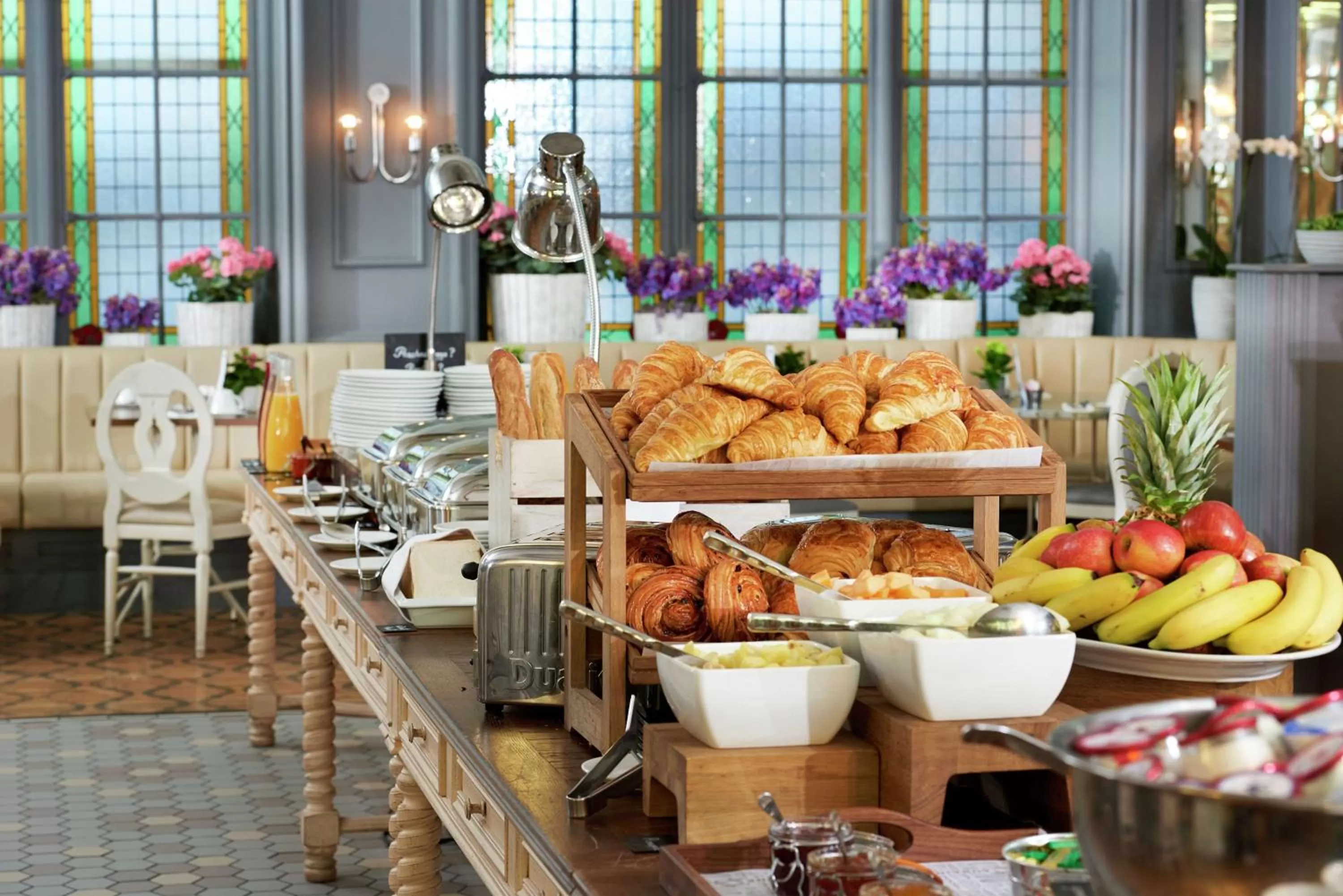 Restaurant/places to eat in Hilton London Hyde Park