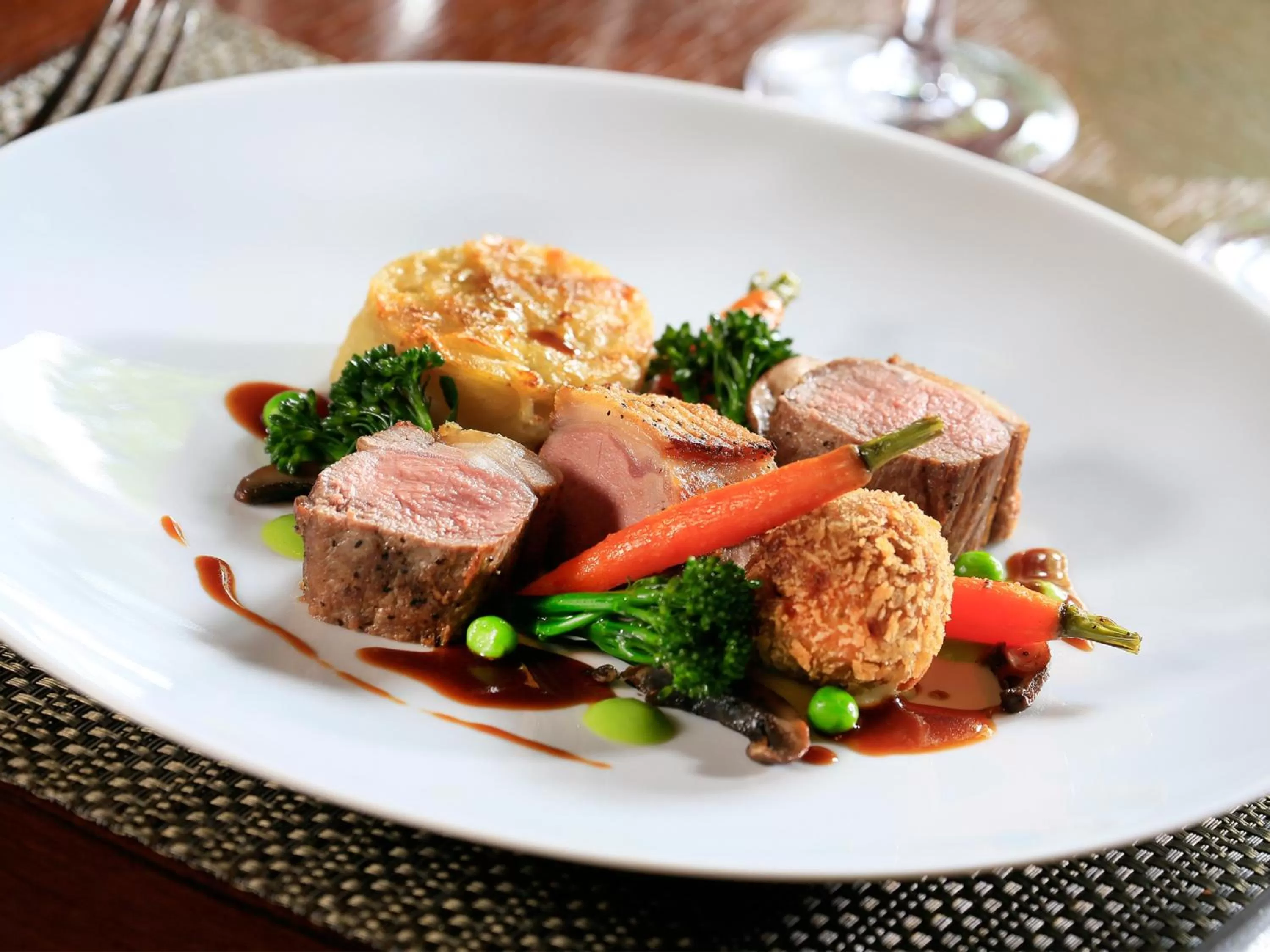 Restaurant/places to eat in Macdonald Norwood Hall Hotel