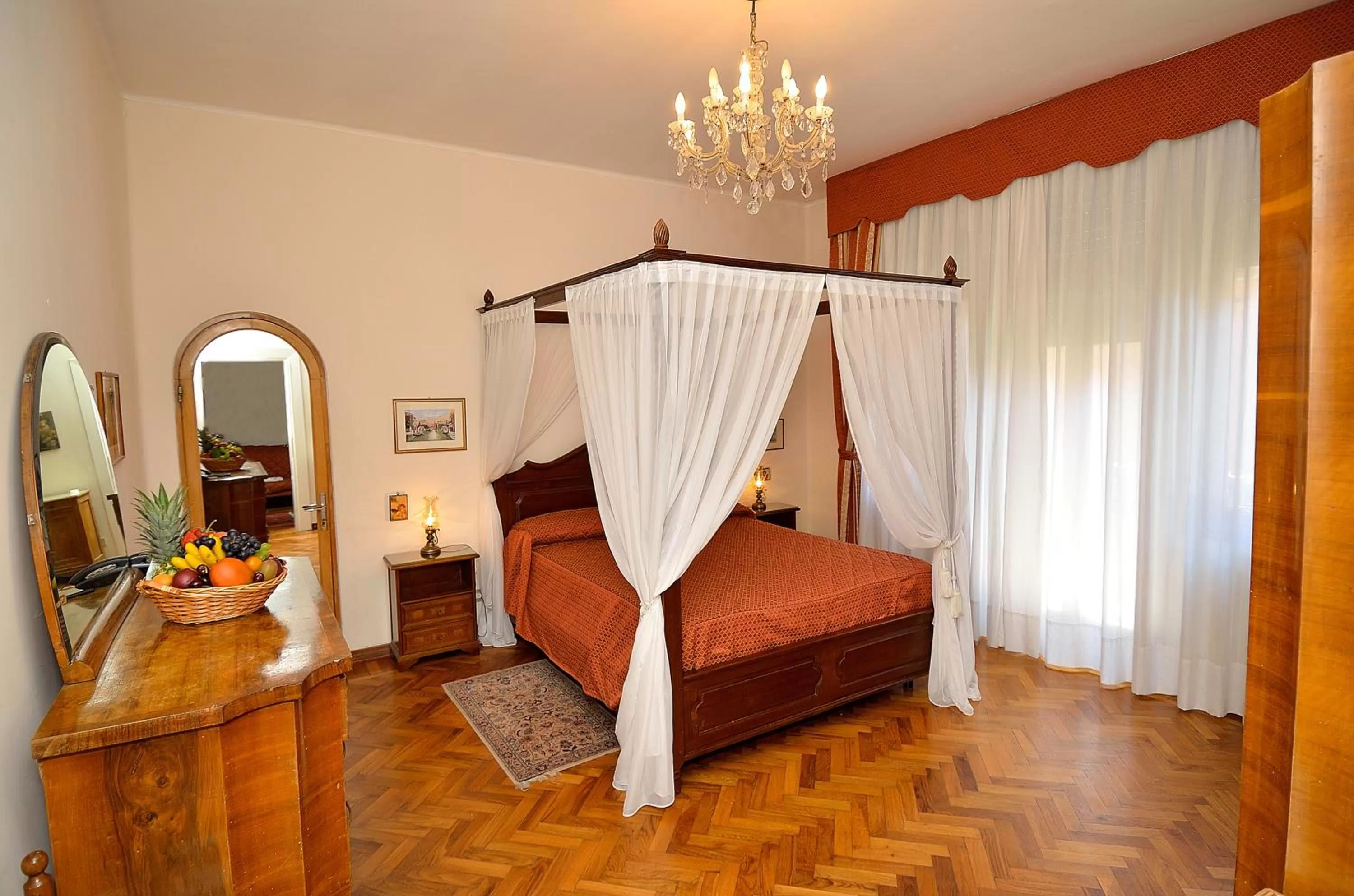 Photo of the whole room, Bed in Villa Albertina