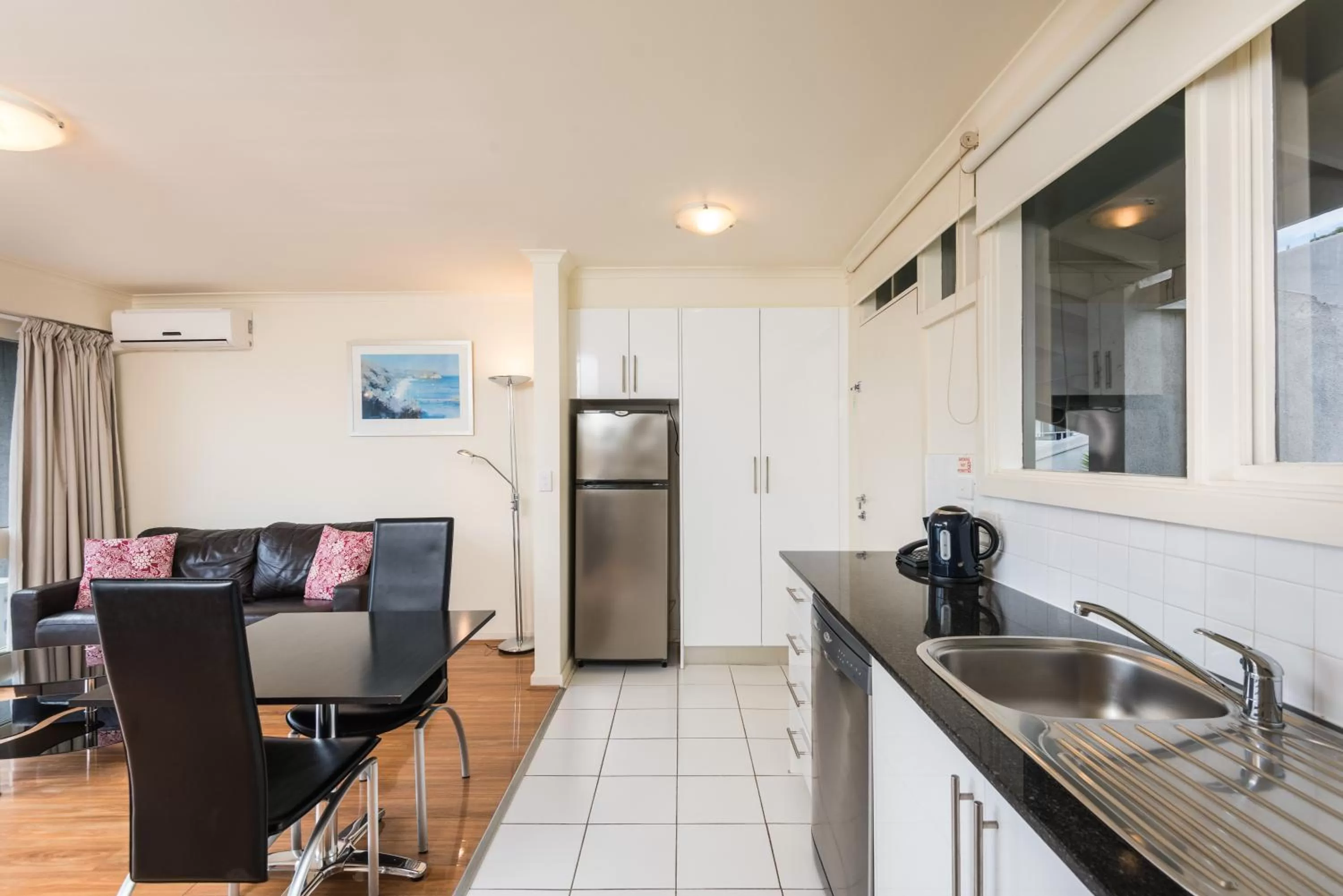 Kitchen or kitchenette in Horizon Holiday Apartments