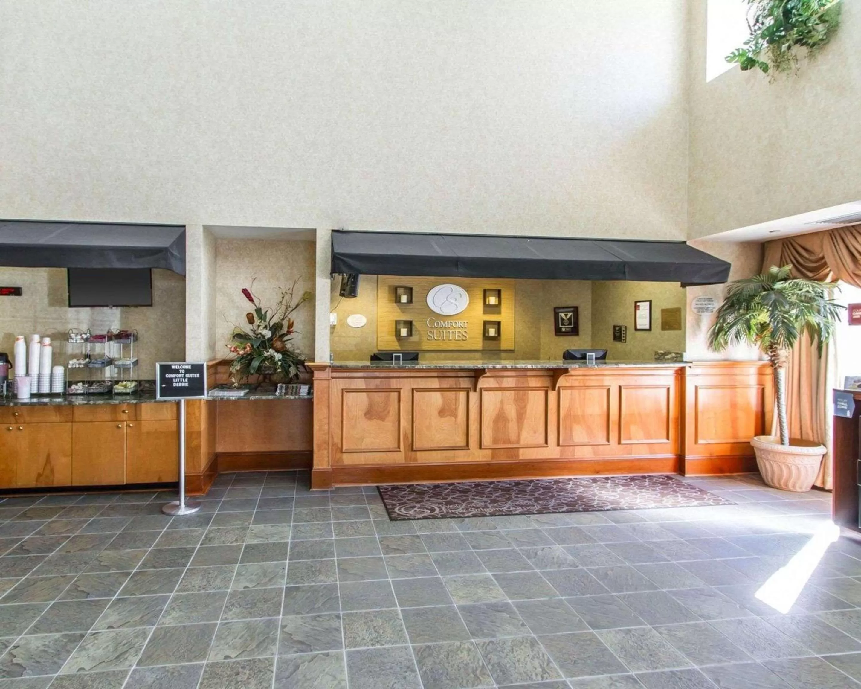 Lobby or reception in Comfort Suites Kenner