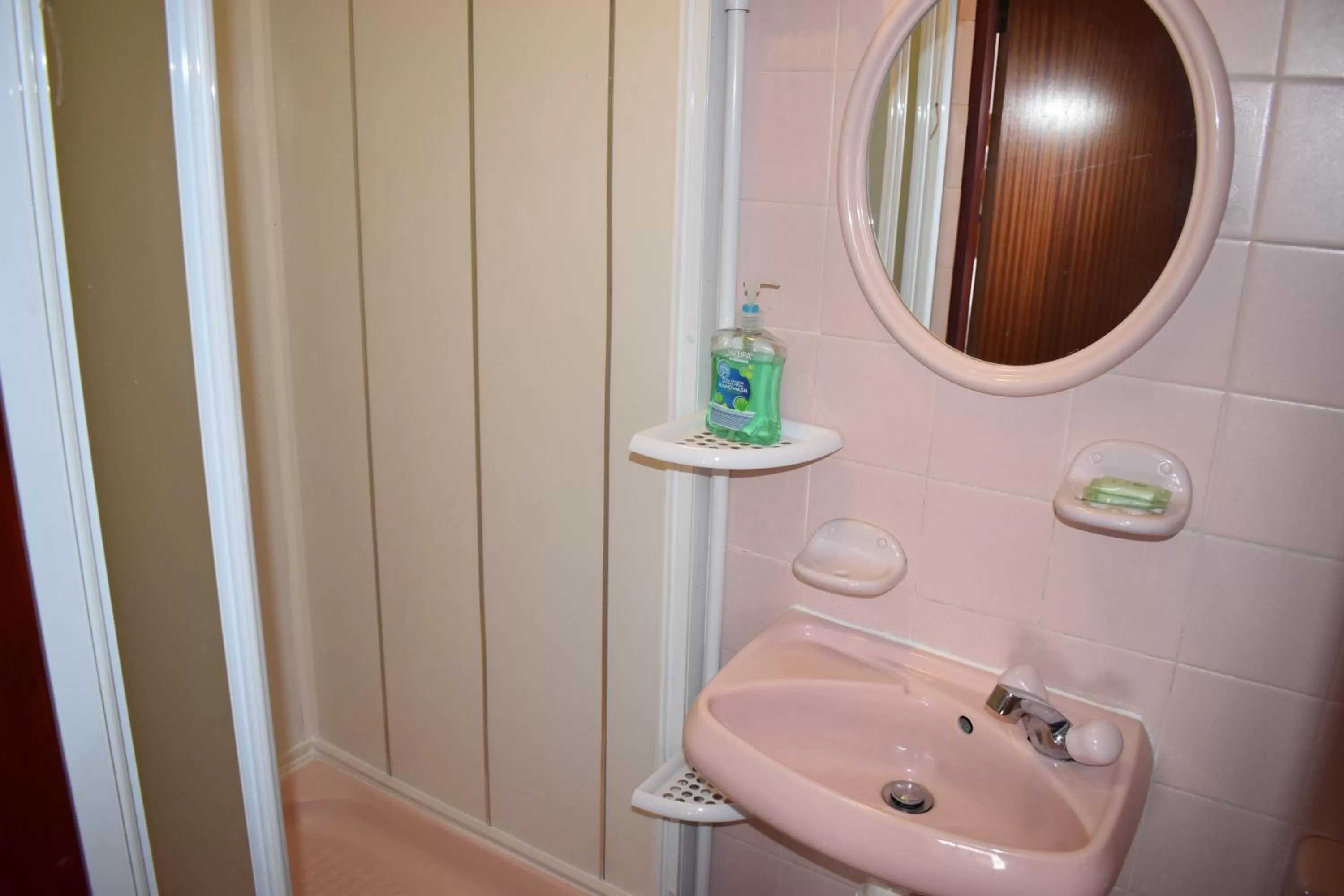 Toilet in Lyndhurst Hotel