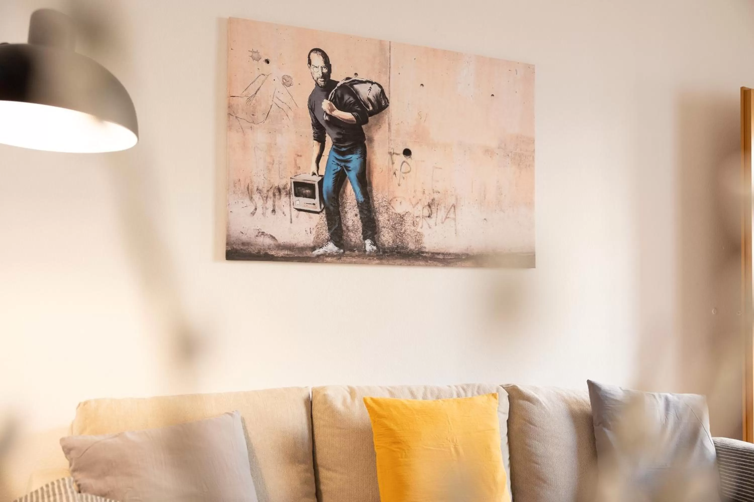 Living room in Ko-Living Space an der Oper - Street Art Design Apartments