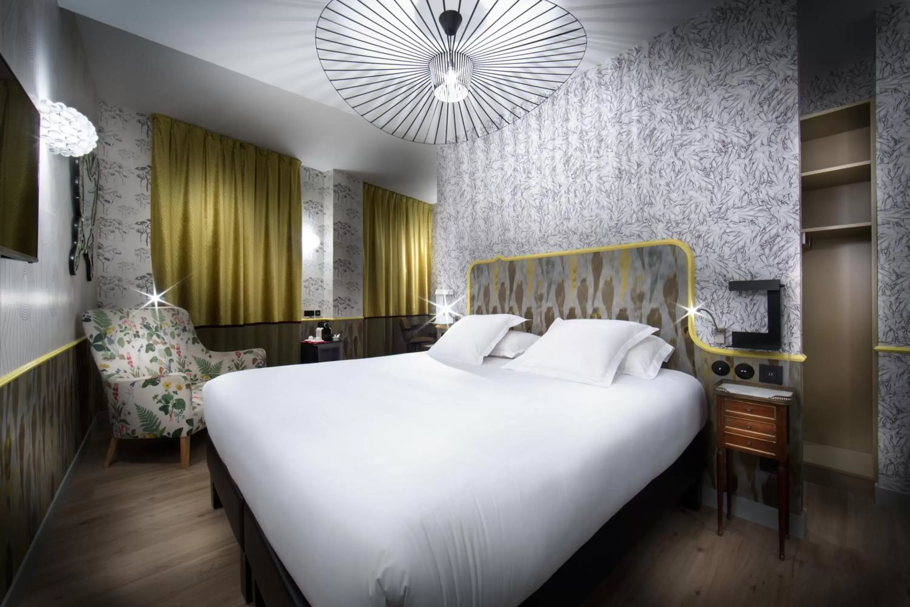 Junior Suite Neo Retro in Hotel Crayon Rouge By Elegancia Junior Suite Neo Retro in Hotel Crayon Rouge By Elegancia