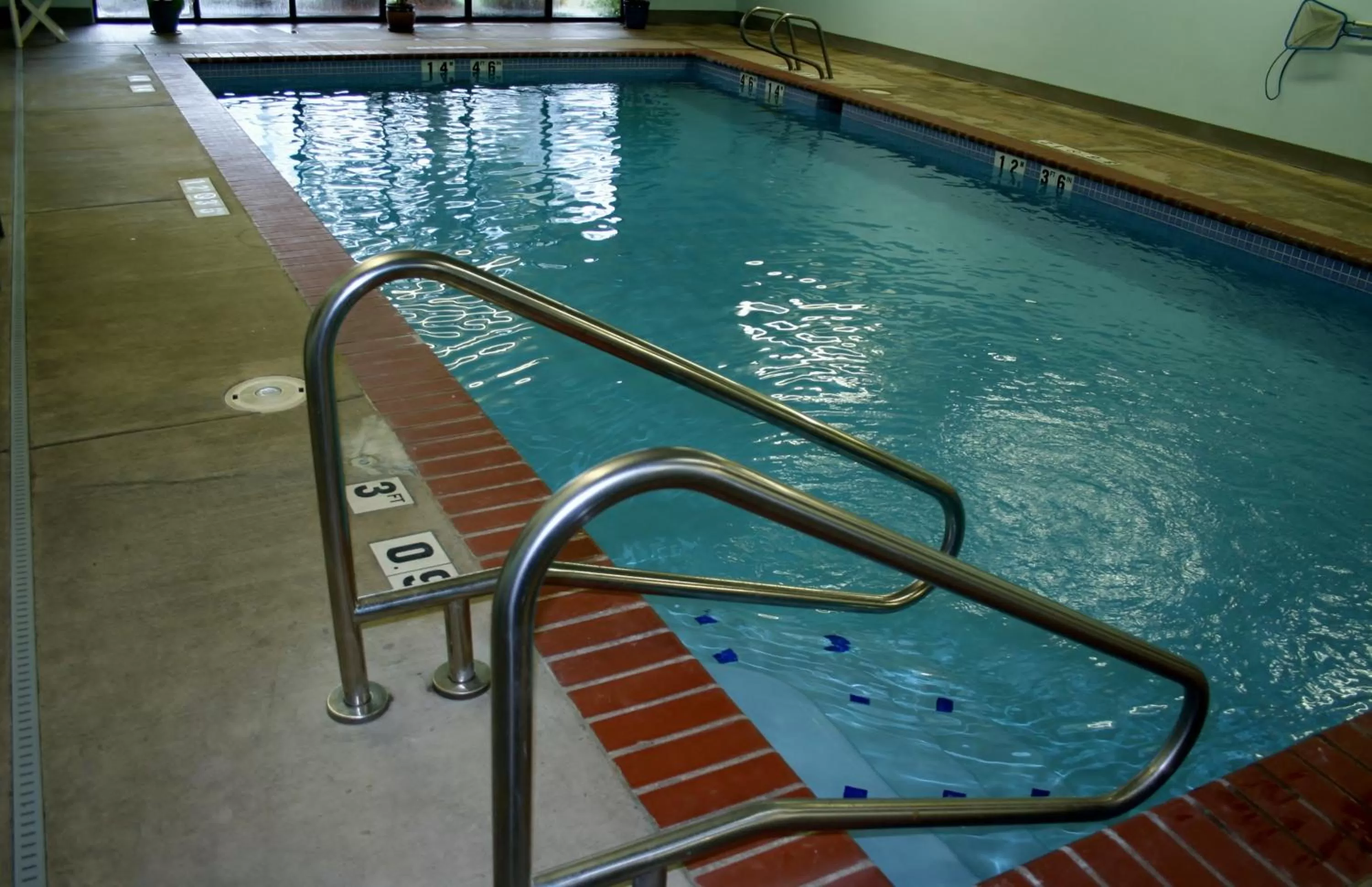 Swimming pool in Evergreen Inn & Suites