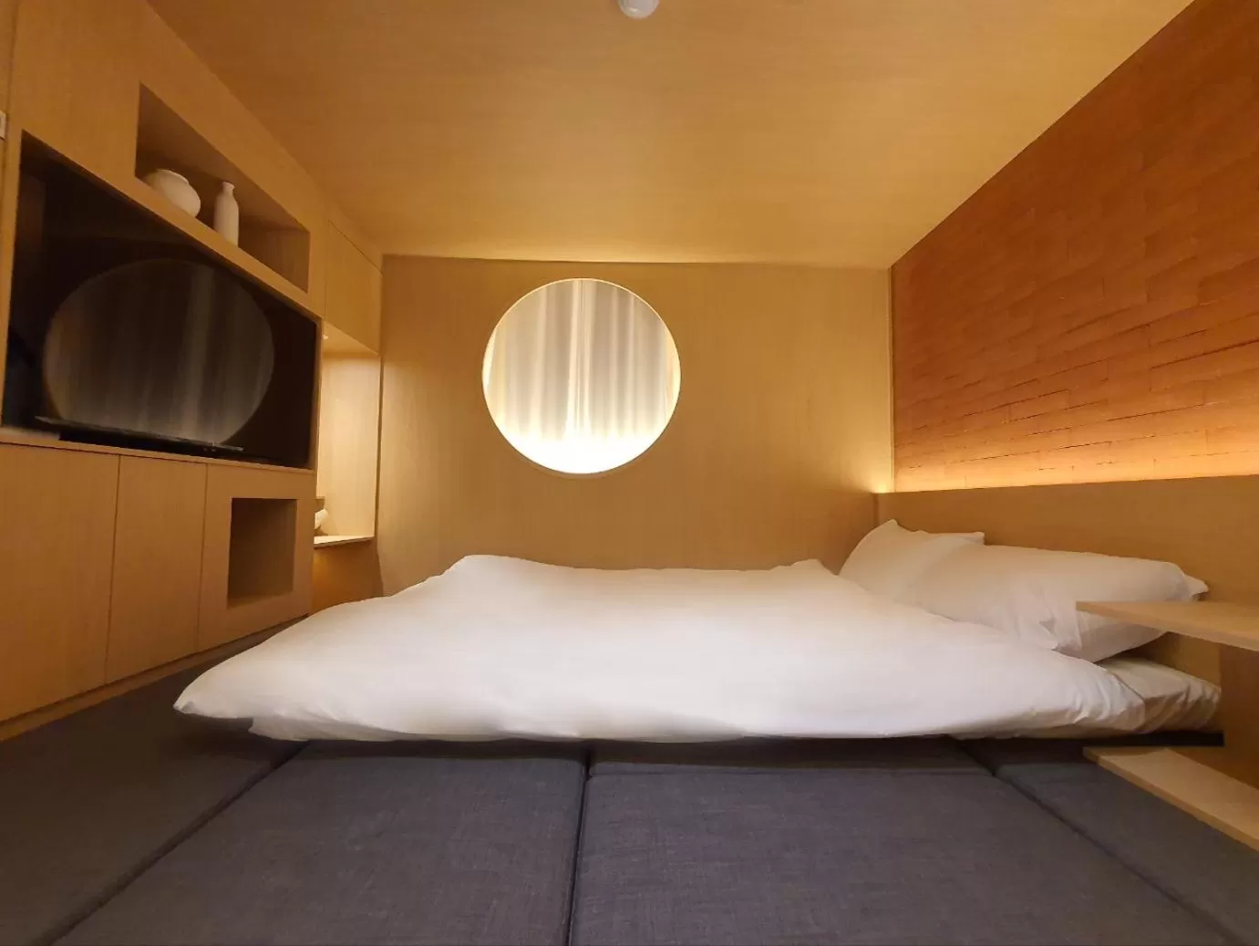 Bed in Y Collection by Unboundi Gyeongju