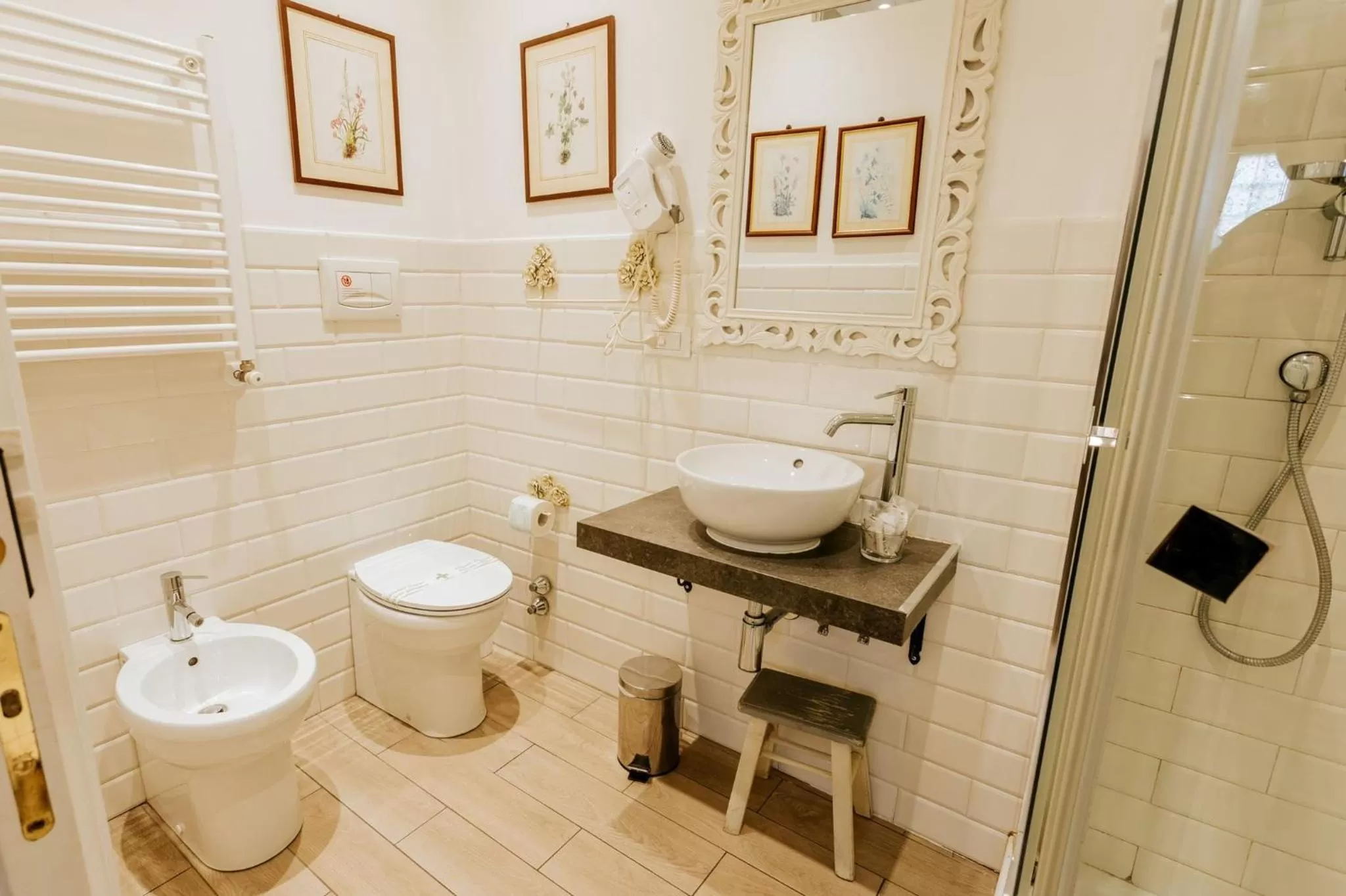 Bathroom in Vatican Boutique inn