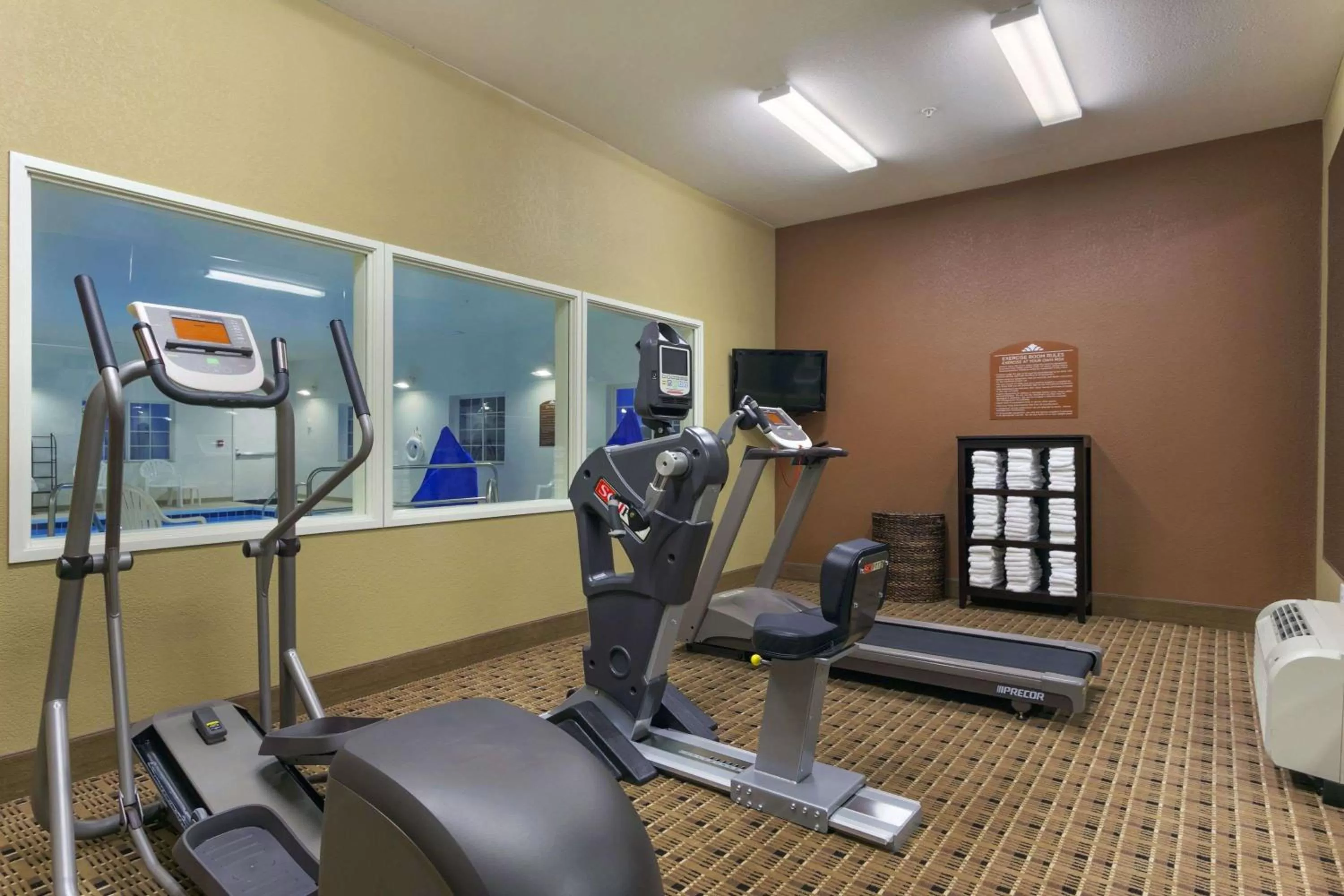 Fitness centre/facilities in Microtel Inn & Suites by Wyndham Minot