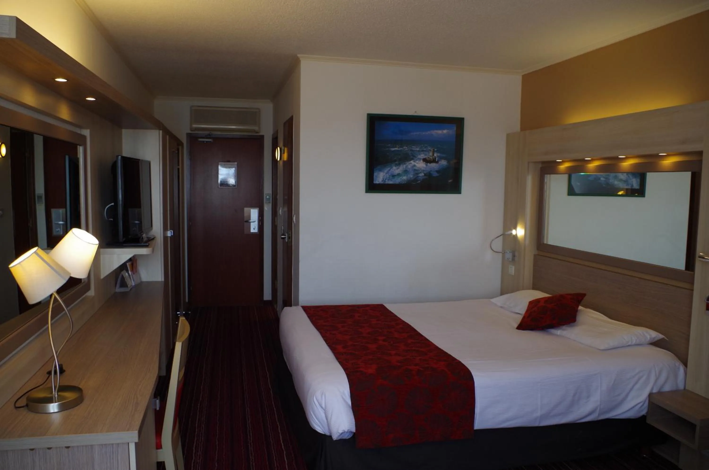 Bed in The Originals Boutique, Hôtel Aquilon, Saint-Nazaire