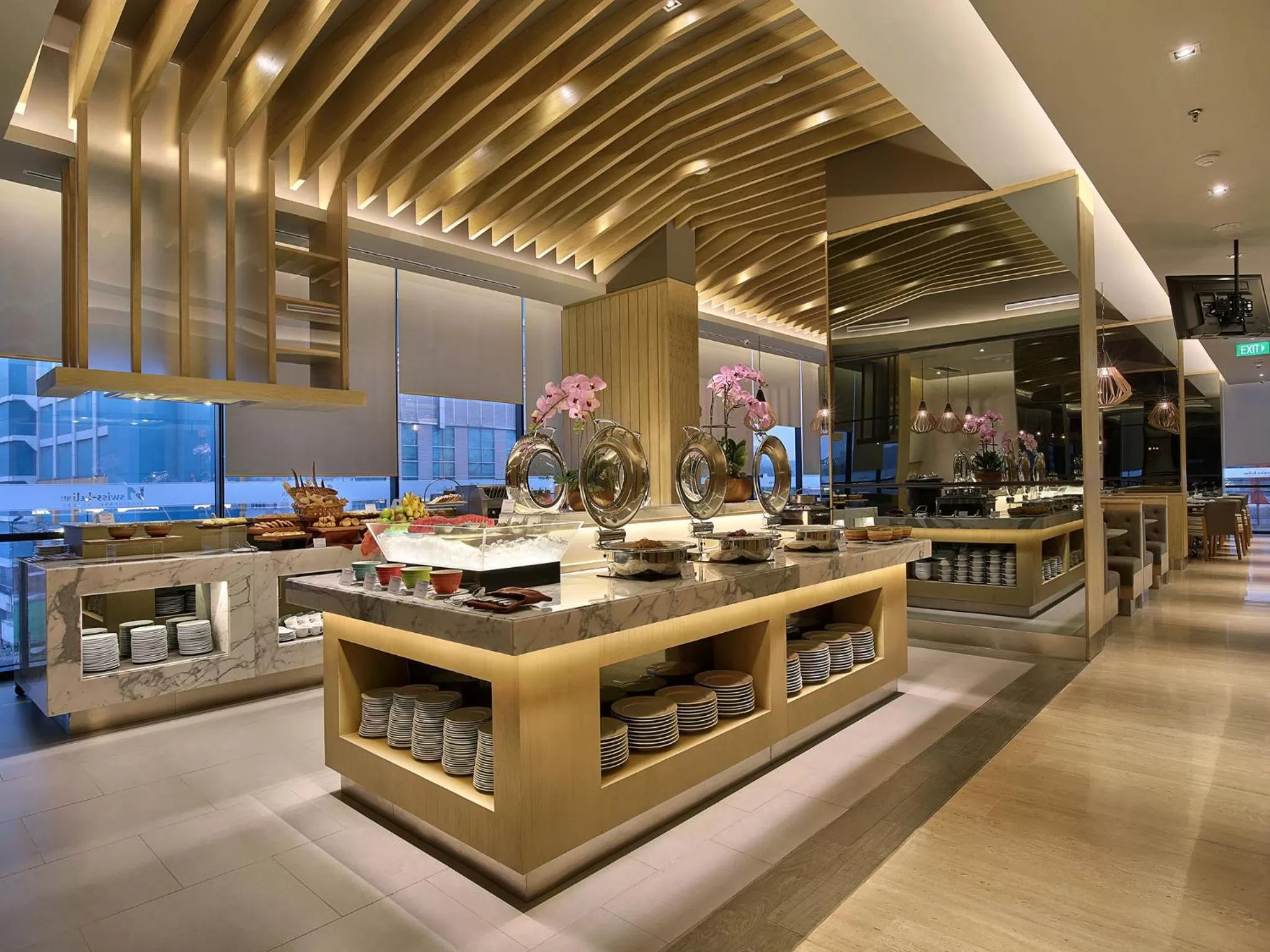 Restaurant/places to eat in Swiss-Belinn Simatupang