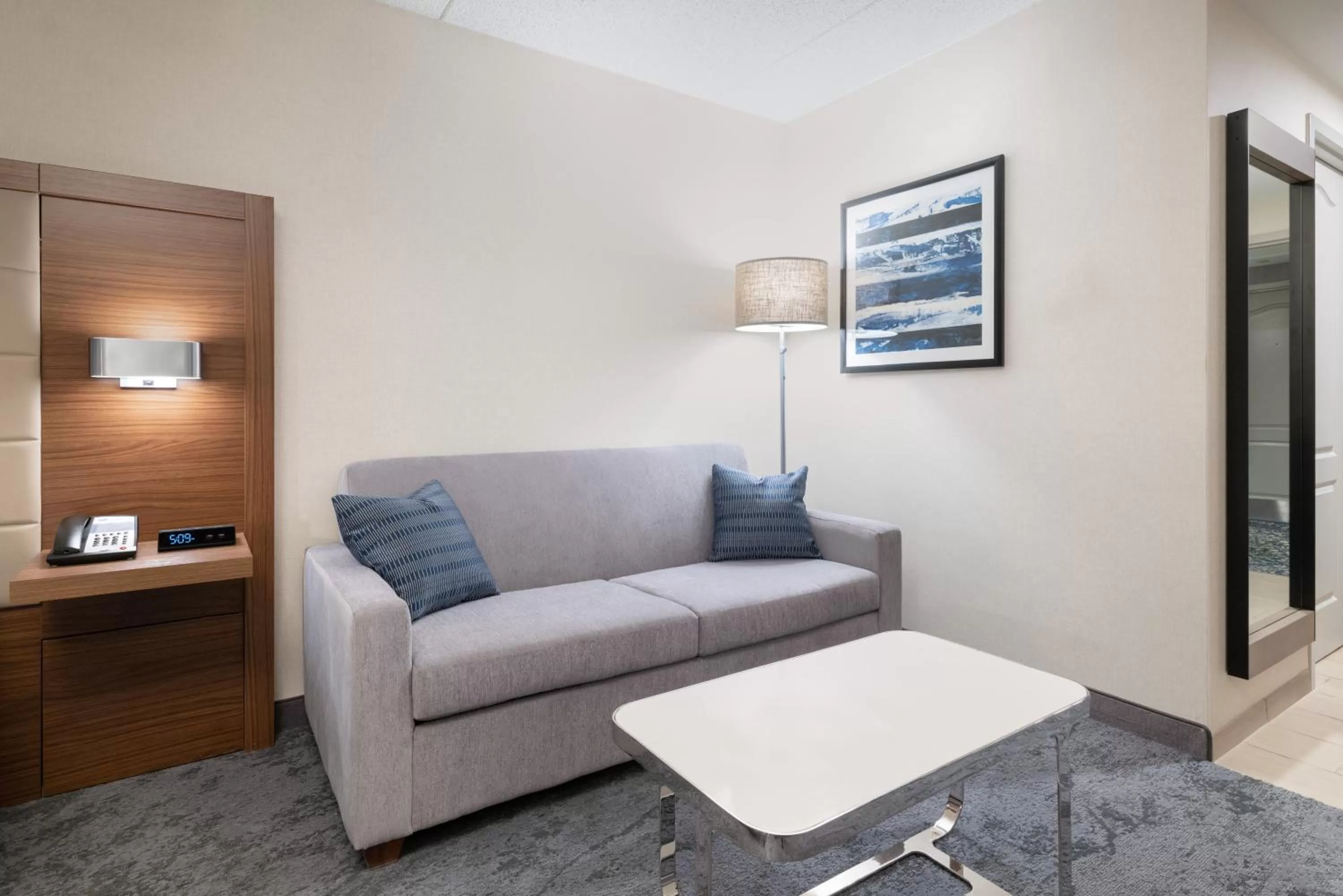 Seating area in Holiday Inn Express & Suites Boston - Cambridge by IHG