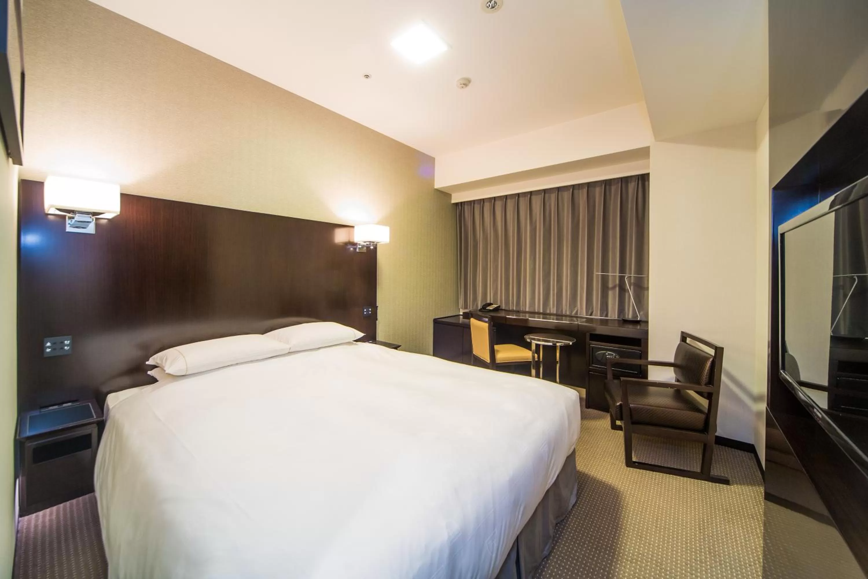 Photo of the whole room, Bed in The Royal Park Canvas Nagoya