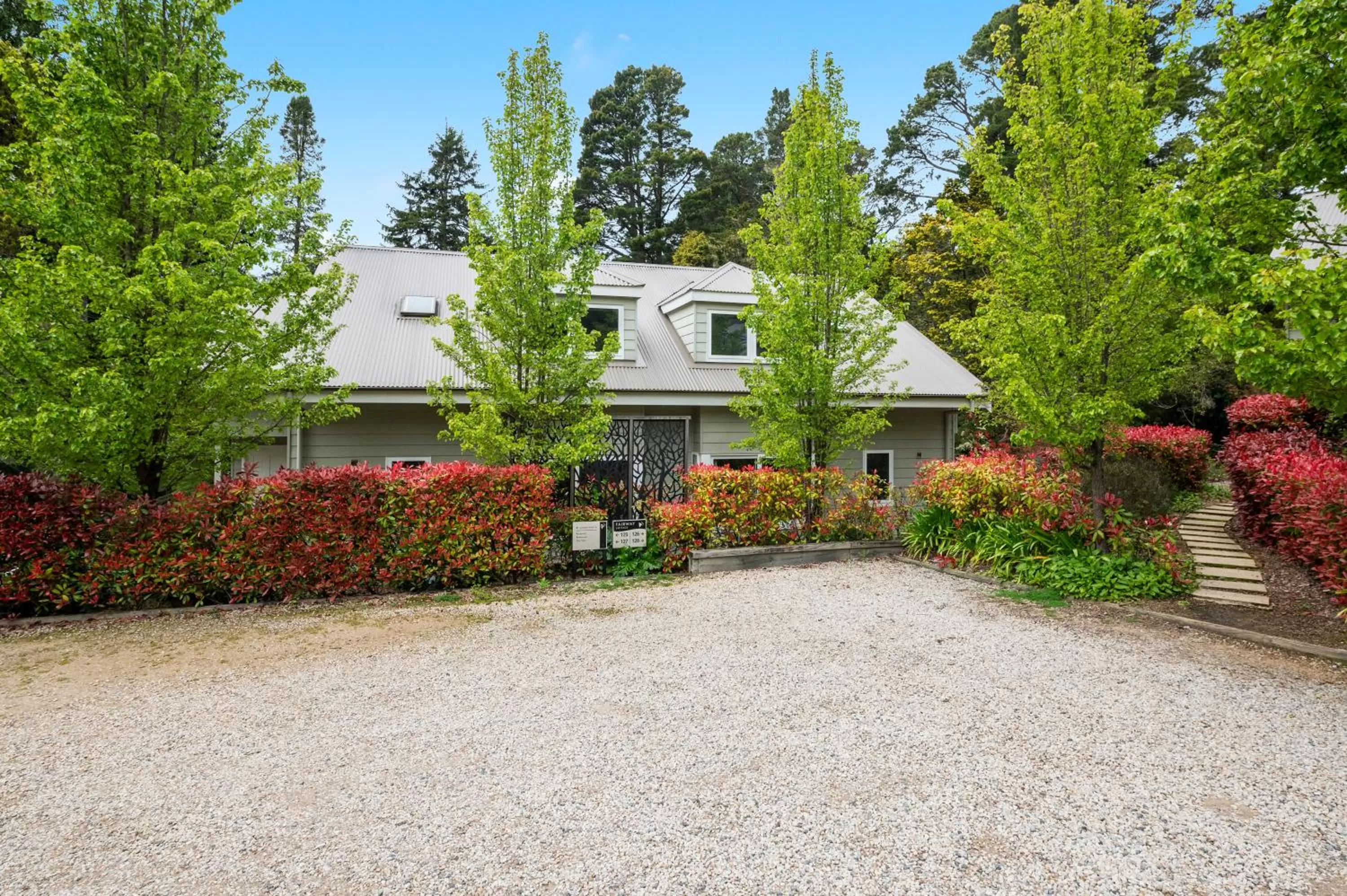 Property building in Parklands Country Gardens & Lodges Blue Mountains