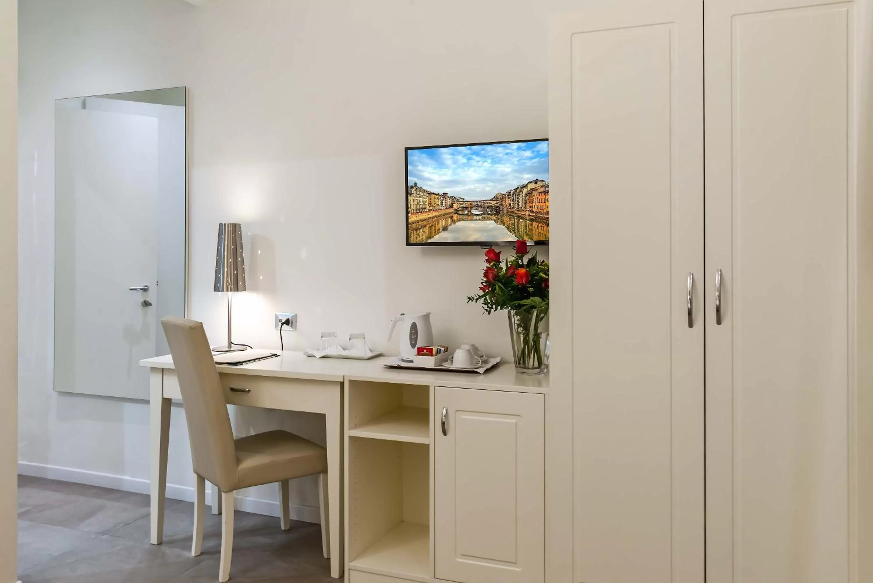 TV and multimedia in Hotel Accademia