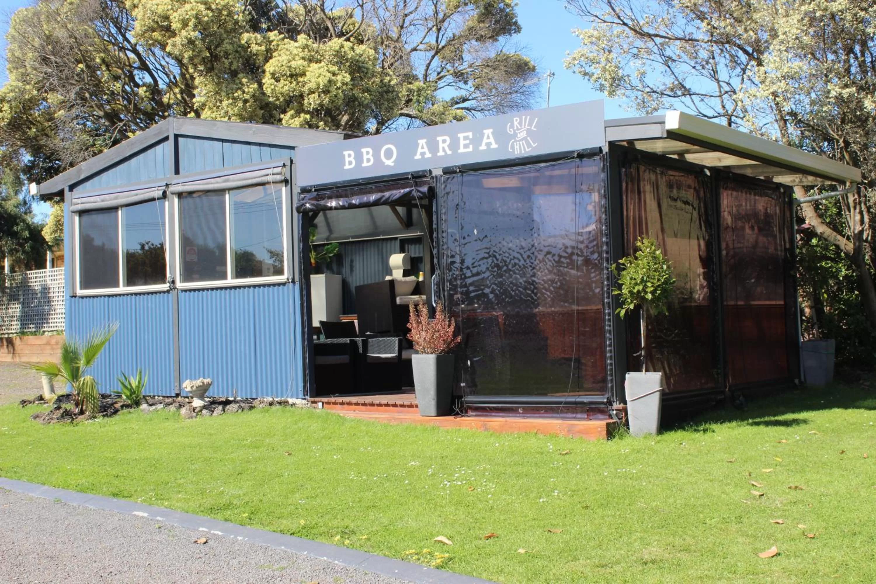 BBQ facilities in Portland Retro Motel