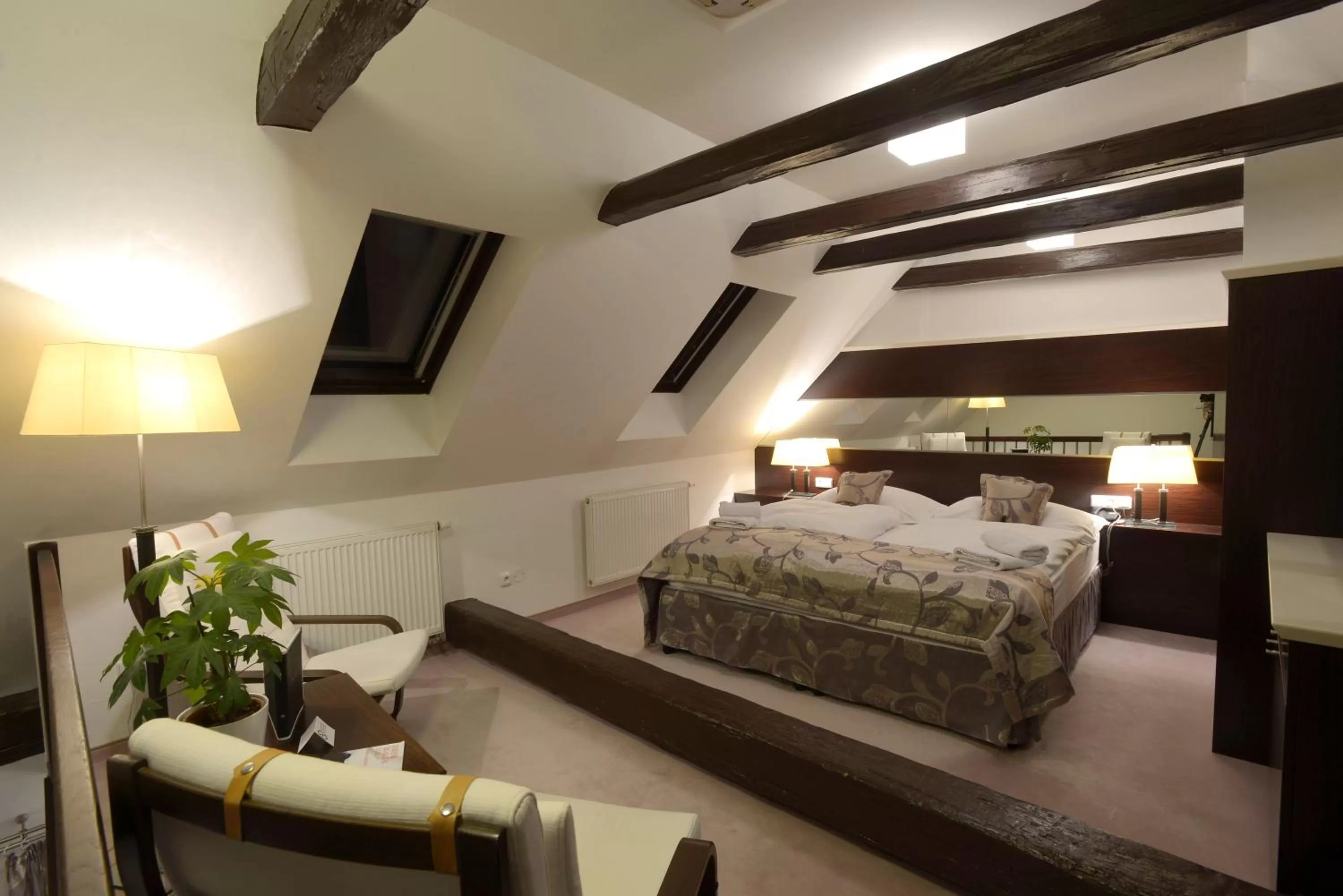 Bedroom, Bed in Hotel Grand