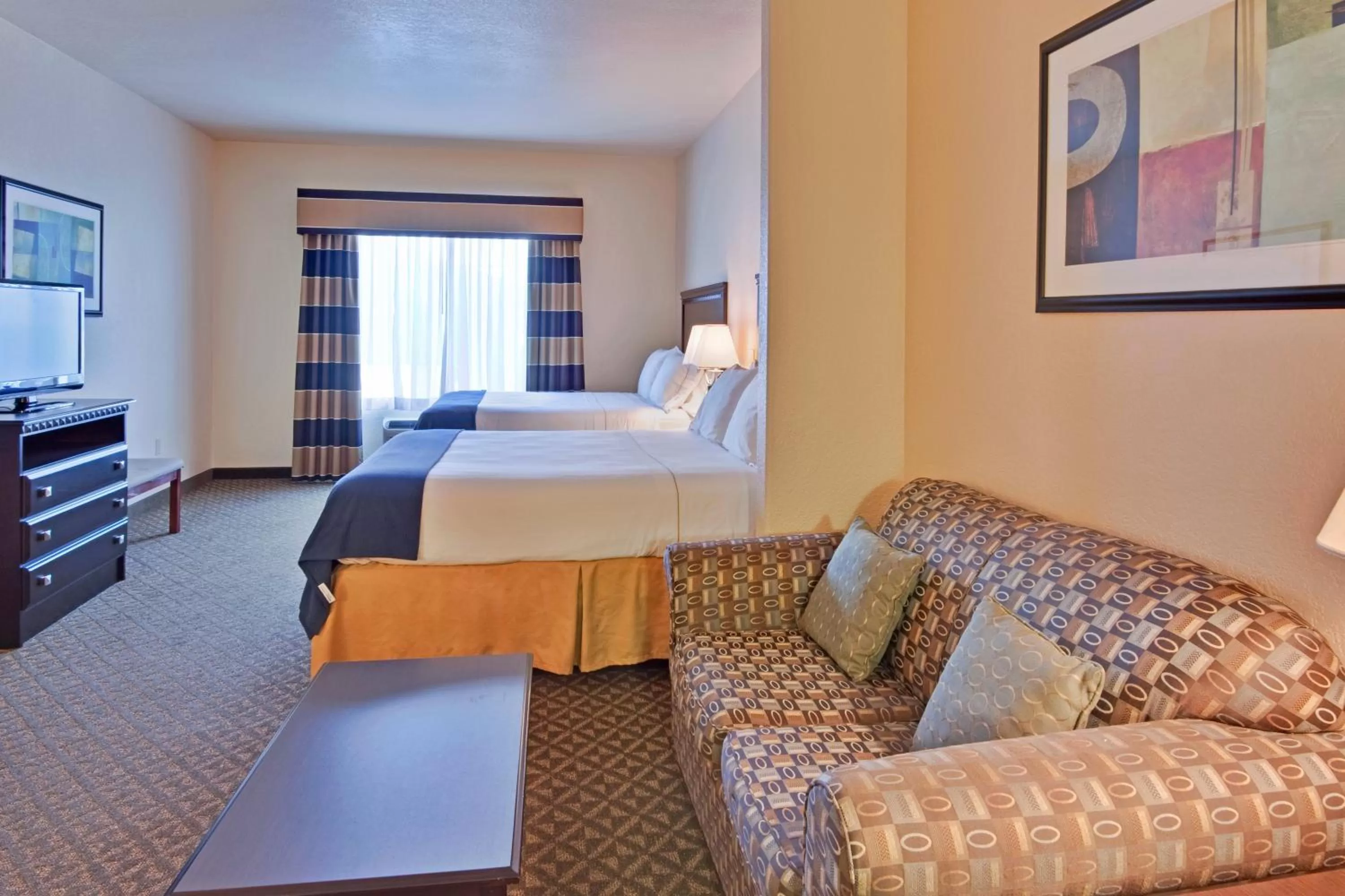 Photo of the whole room, Bed in Holiday Inn Express Delano Highway 99 by IHG