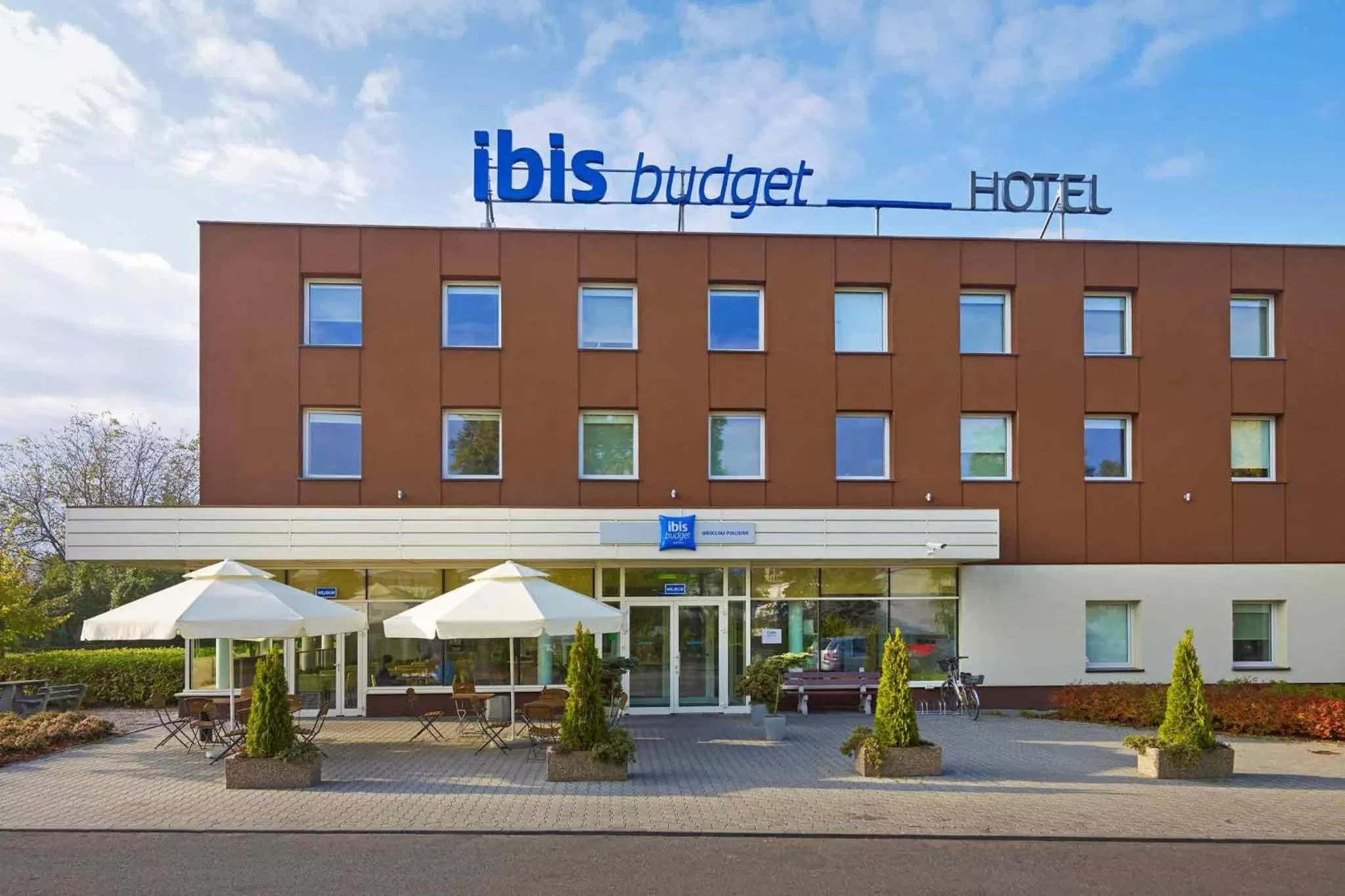 Facade/entrance in ibis budget Wrocław Południe