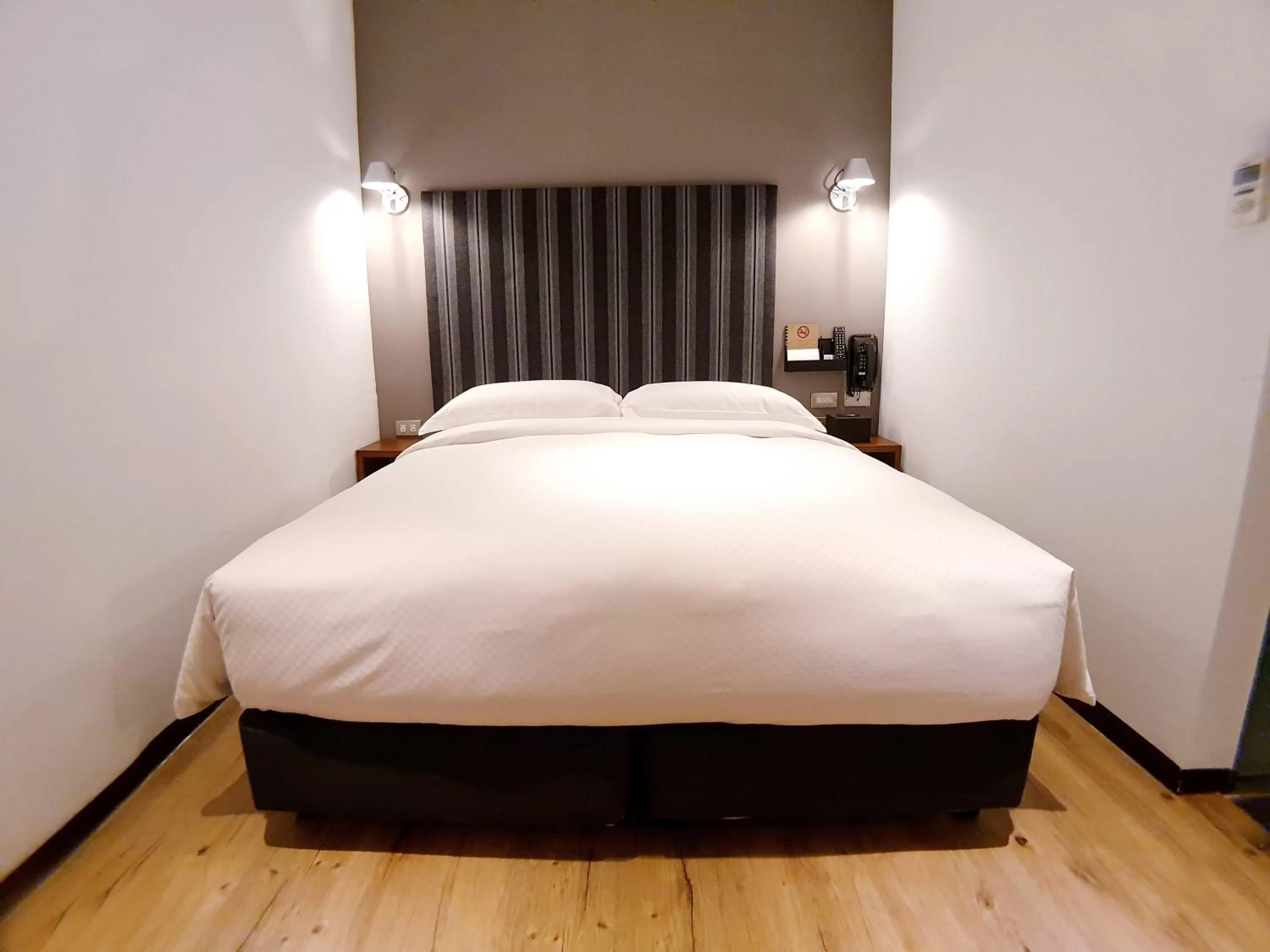 Bed in River inn Station