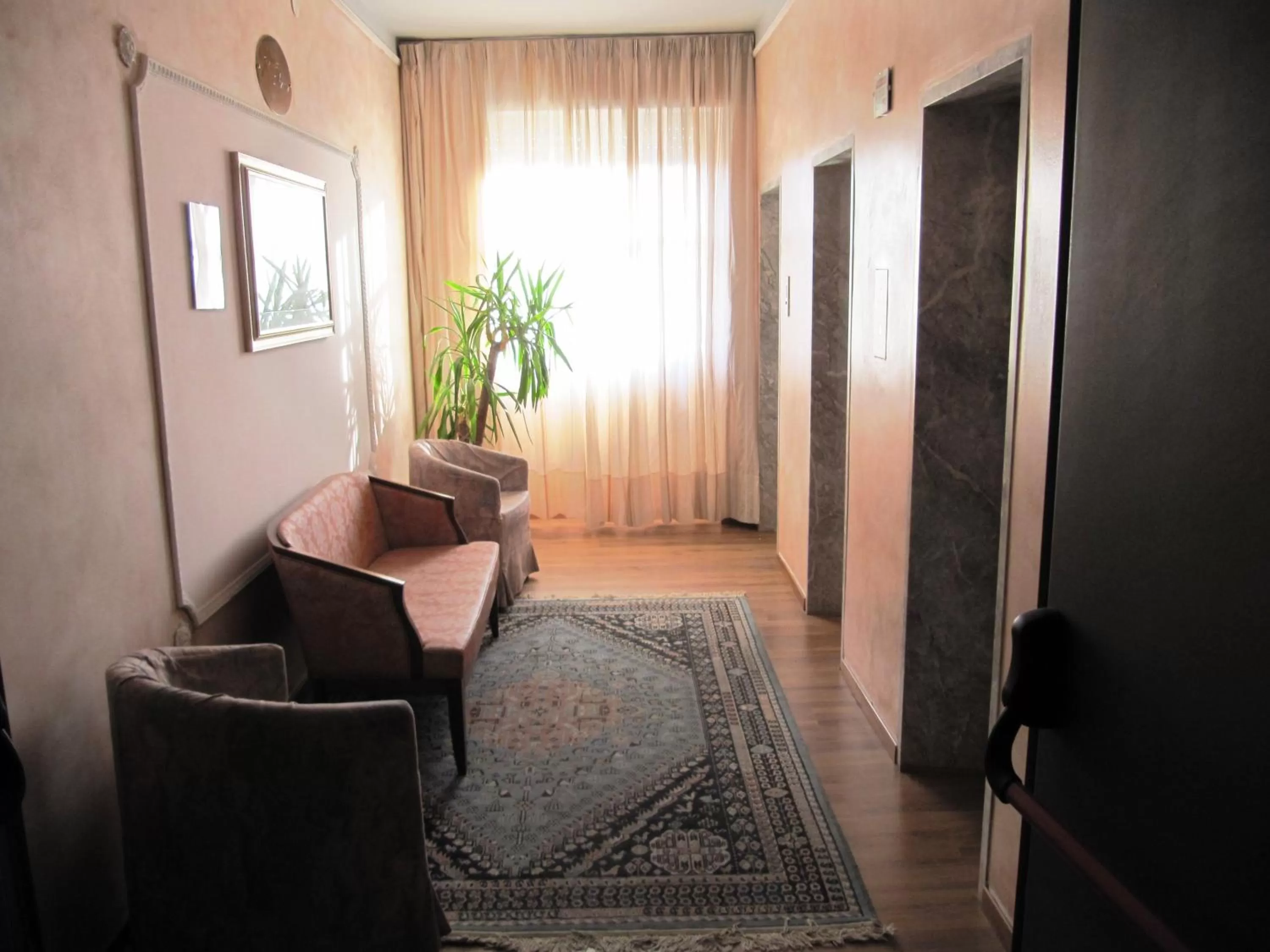 Seating area in Hotel Grazia Deledda