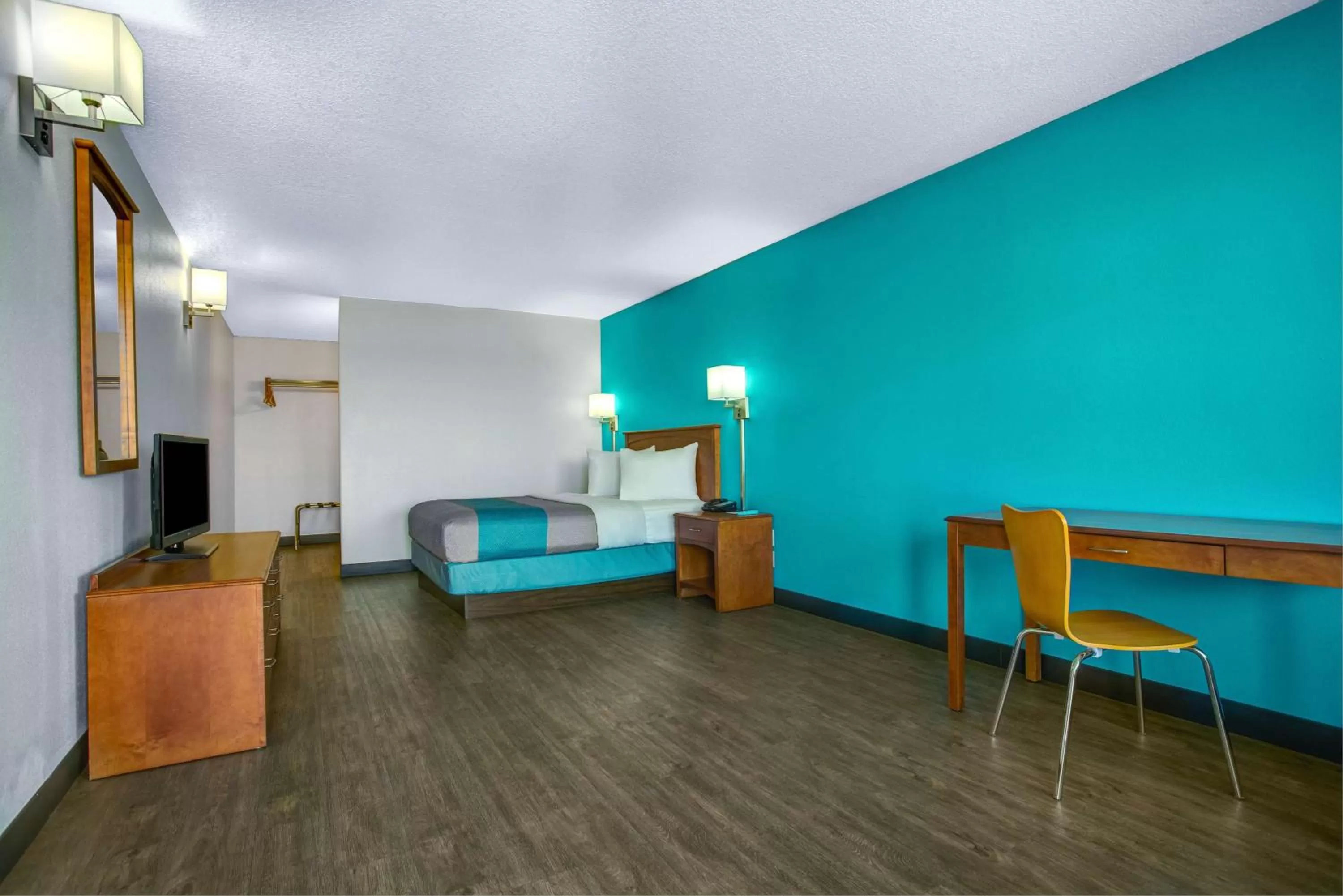 Photo of the whole room in Motel 6-Baker City, OR
