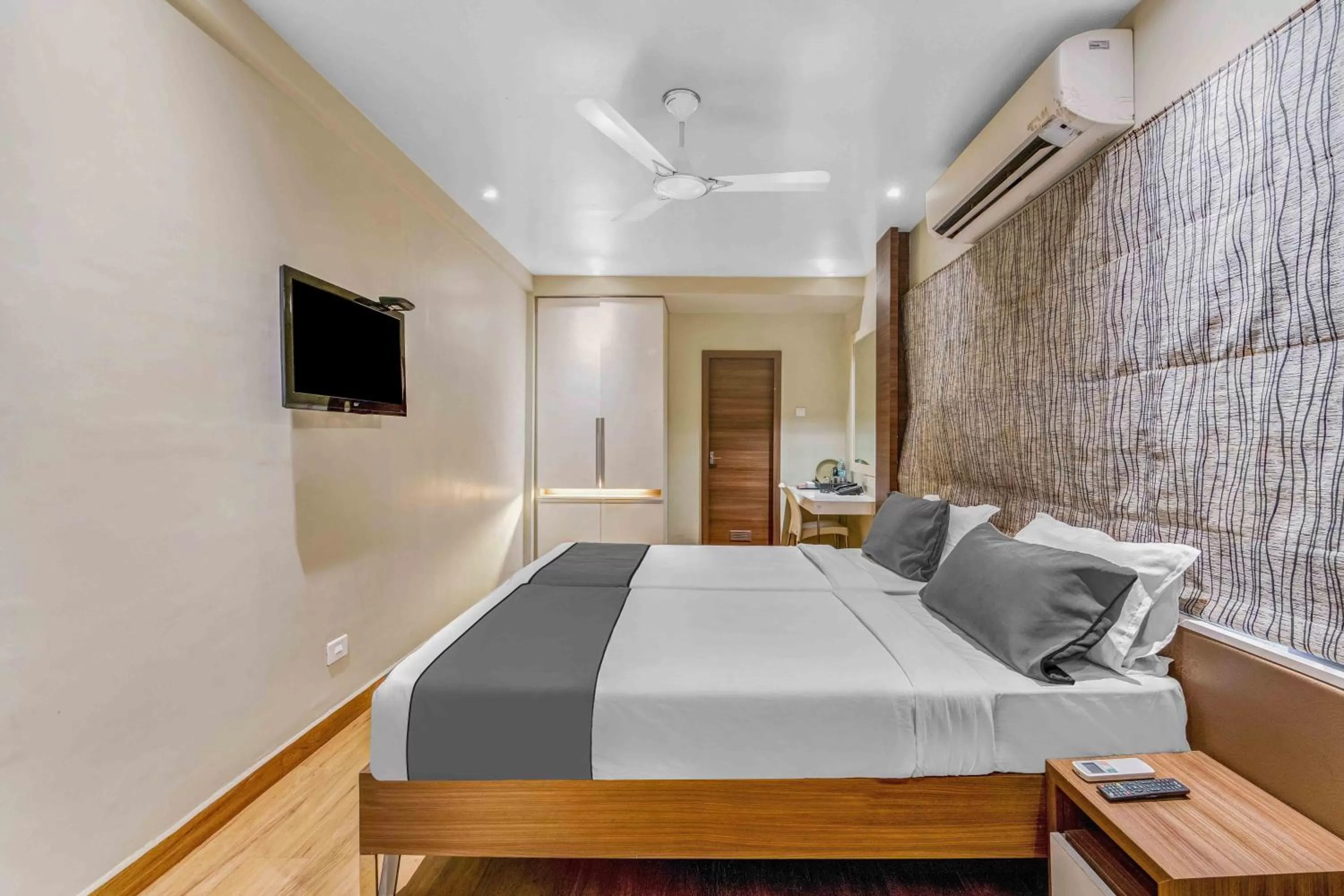 Bed in Upar Hotels Cinecity Kodambakkam RAGHAVENDRA MANDAPAM