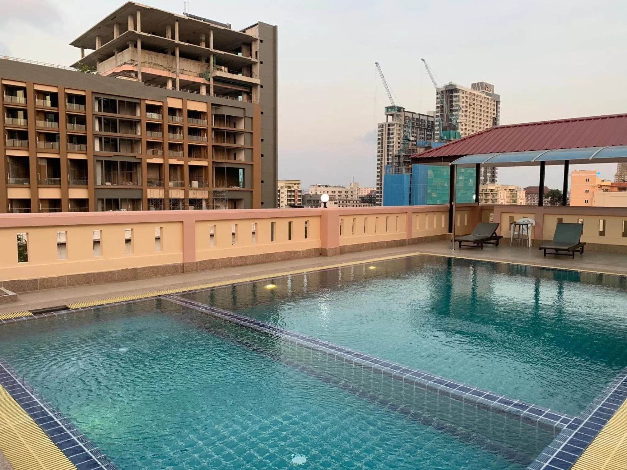 Swimming pool in A.A. Pattaya Golden Beach Hotel