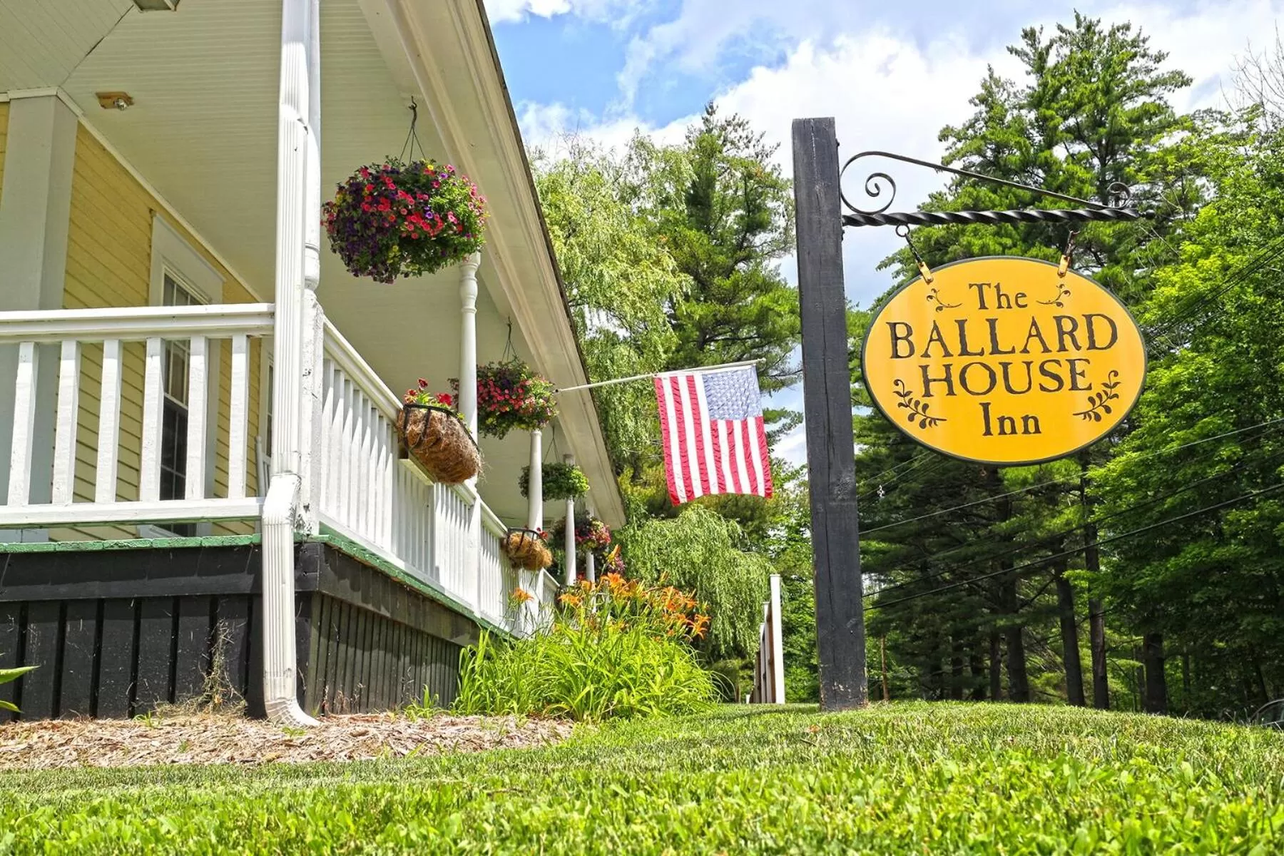 Facade/entrance in Ballard House Inn