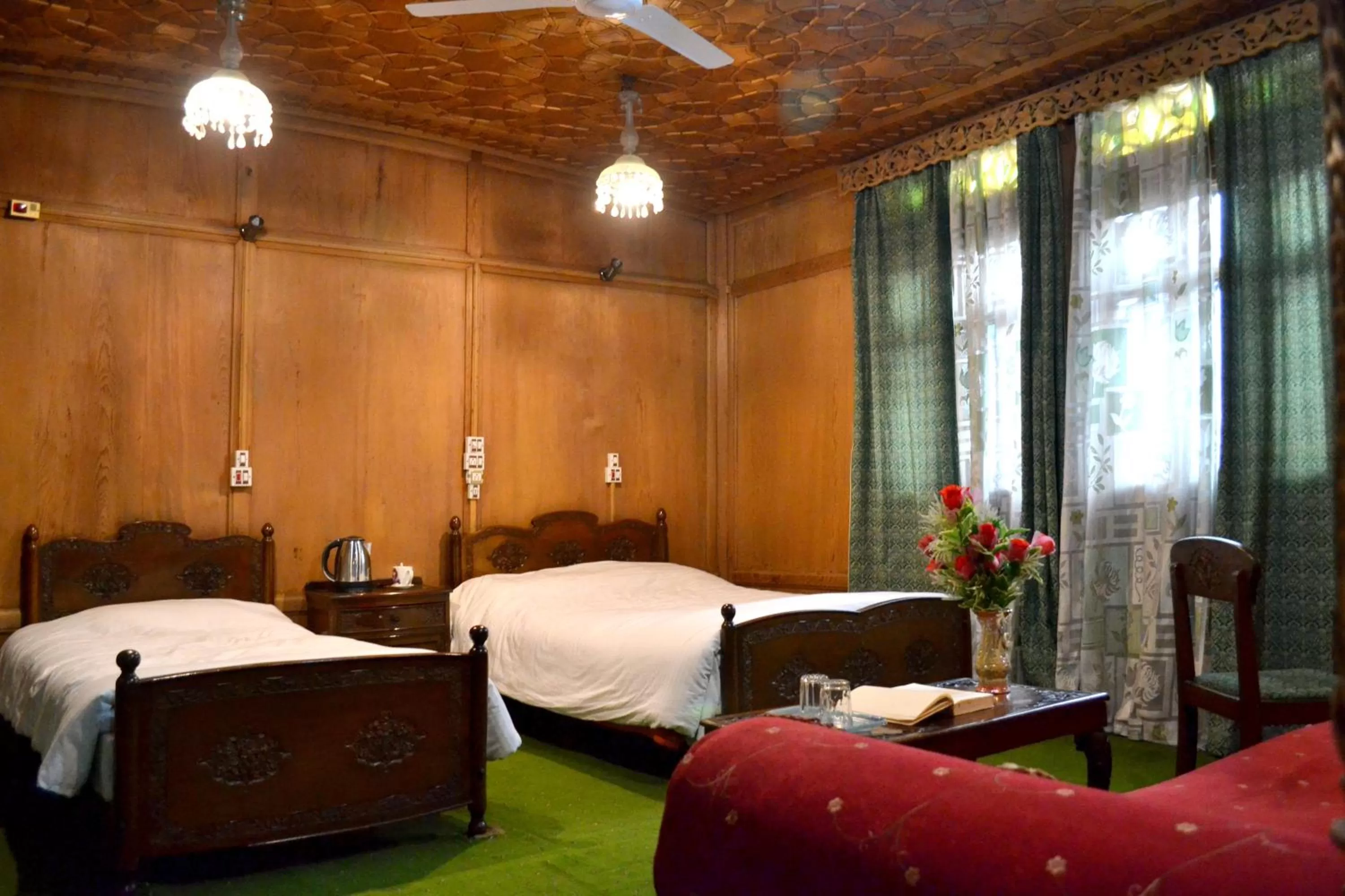 Photo of the whole room, Bed in Nazneen Group Of Houseboats