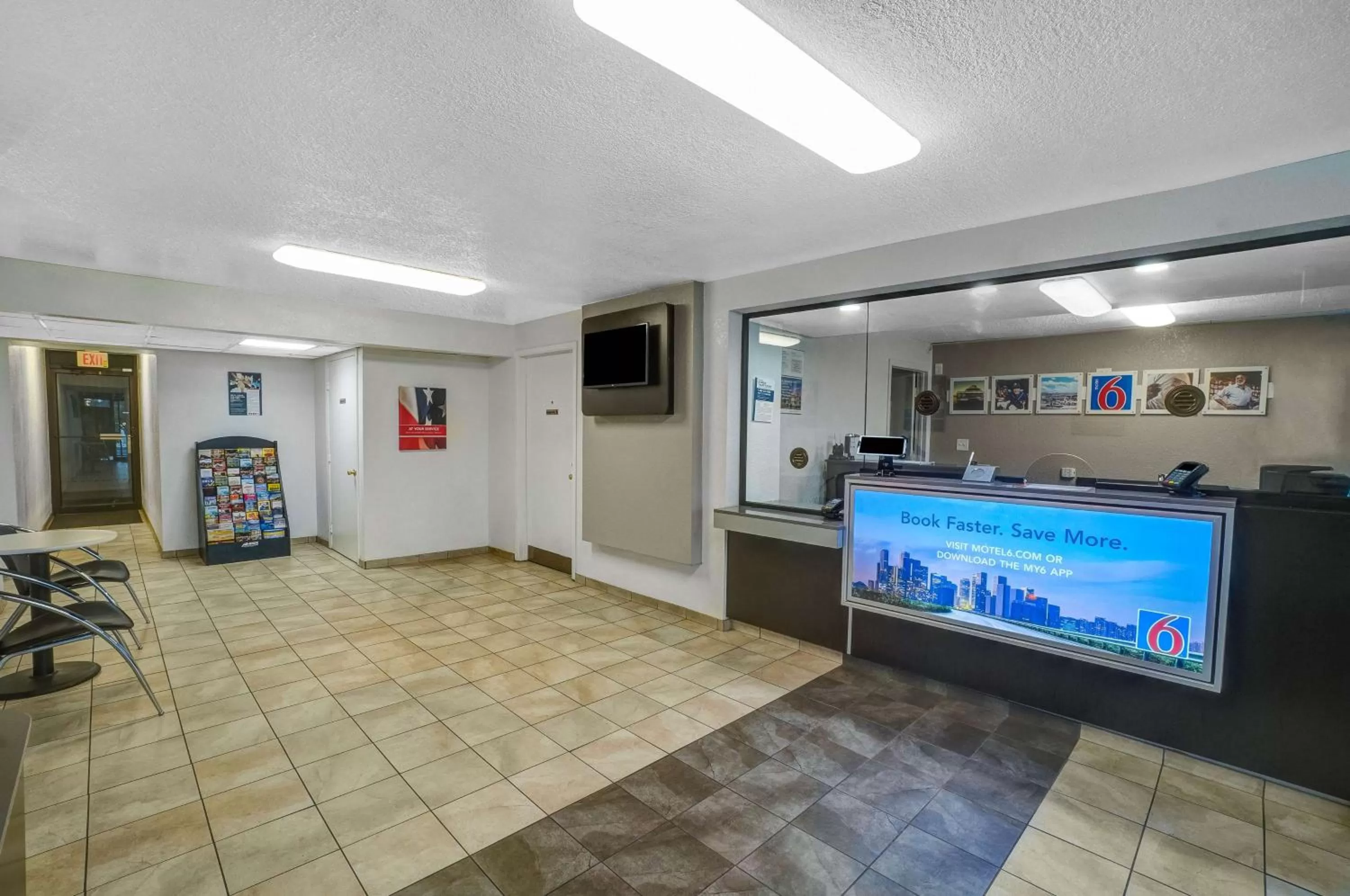 Lobby or reception in Motel 6-Lexington, KY - East I-75