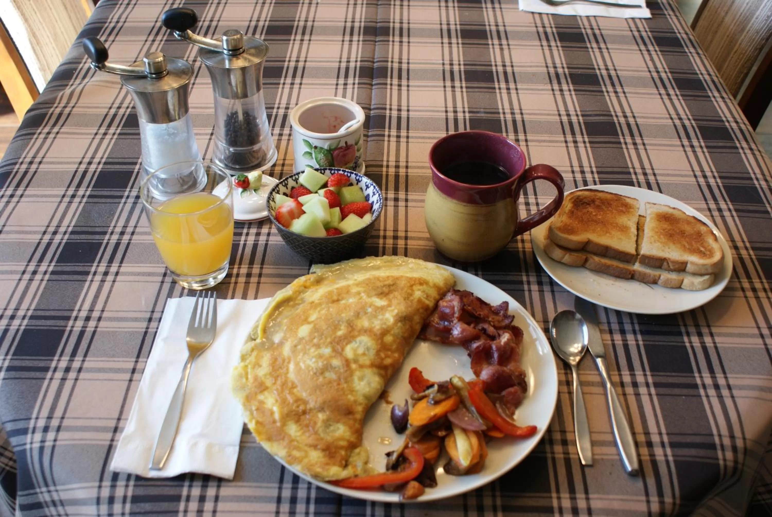 Breakfast in Top of Algonquin Bed and Breakfast