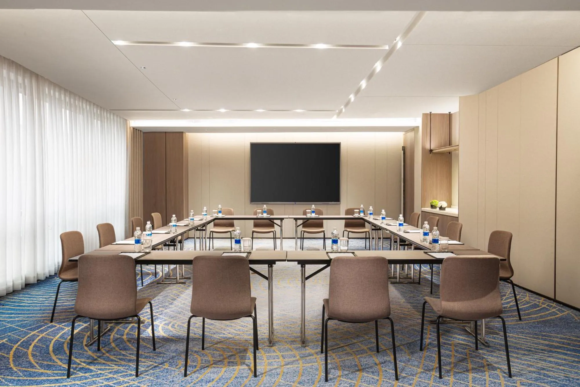 Meeting/conference room in HUALUXE Shanghai Changfeng Park - Park Lake View