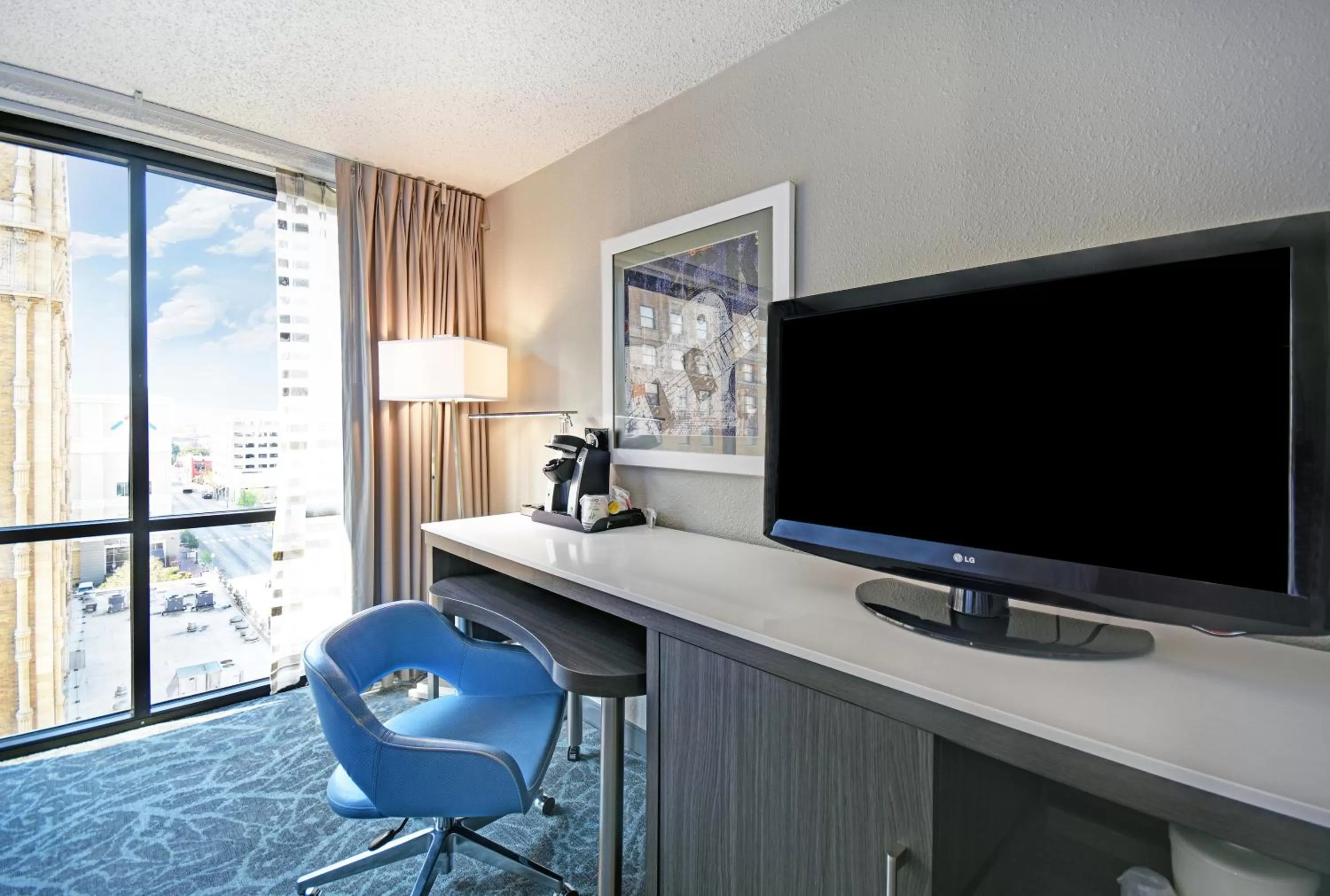 TV and multimedia in Holiday Inn - Memphis Downtown - Beale St. by IHG