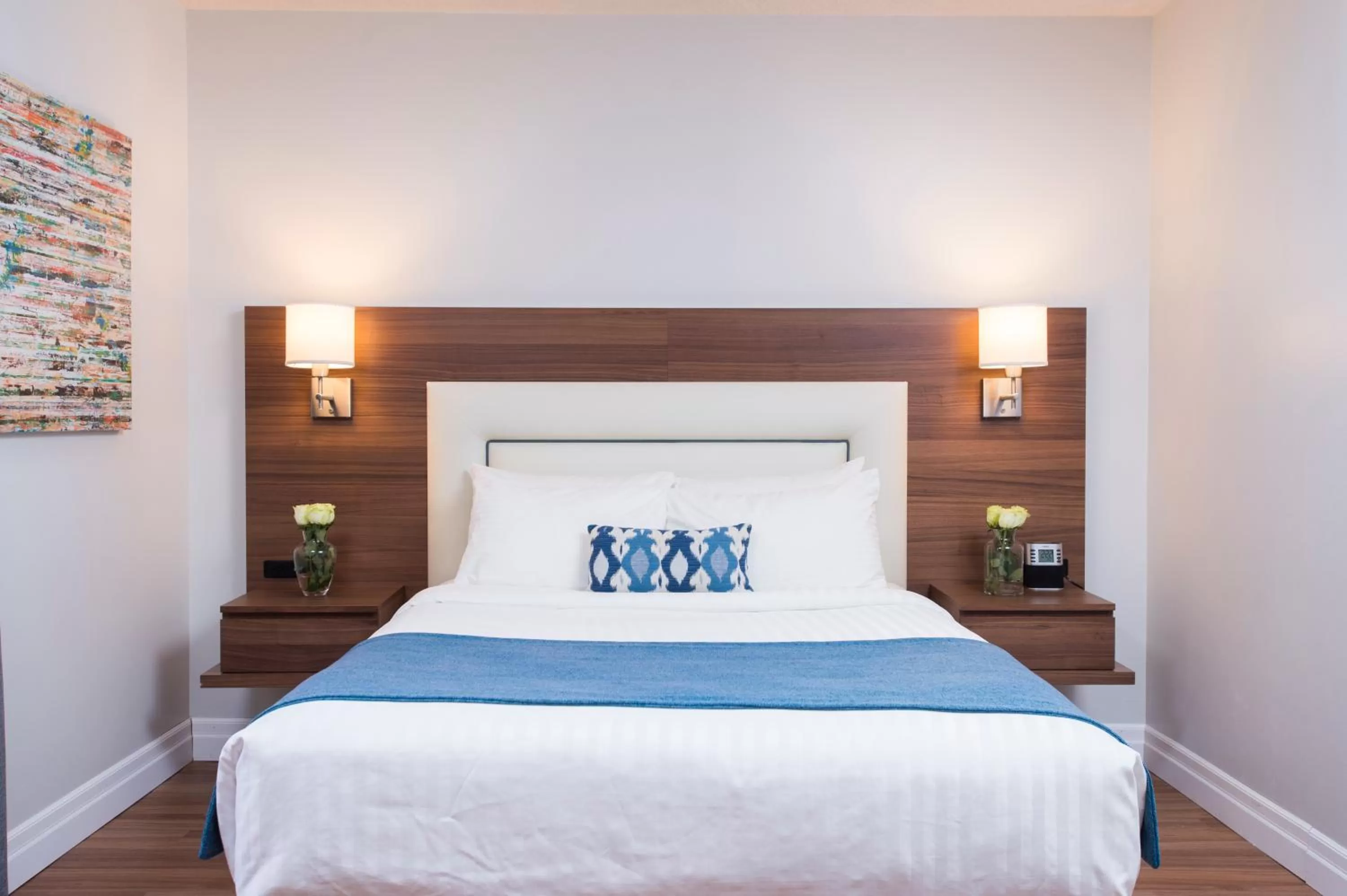 Queen Room - Hard Wood Floor in Hôtel Albert par G5