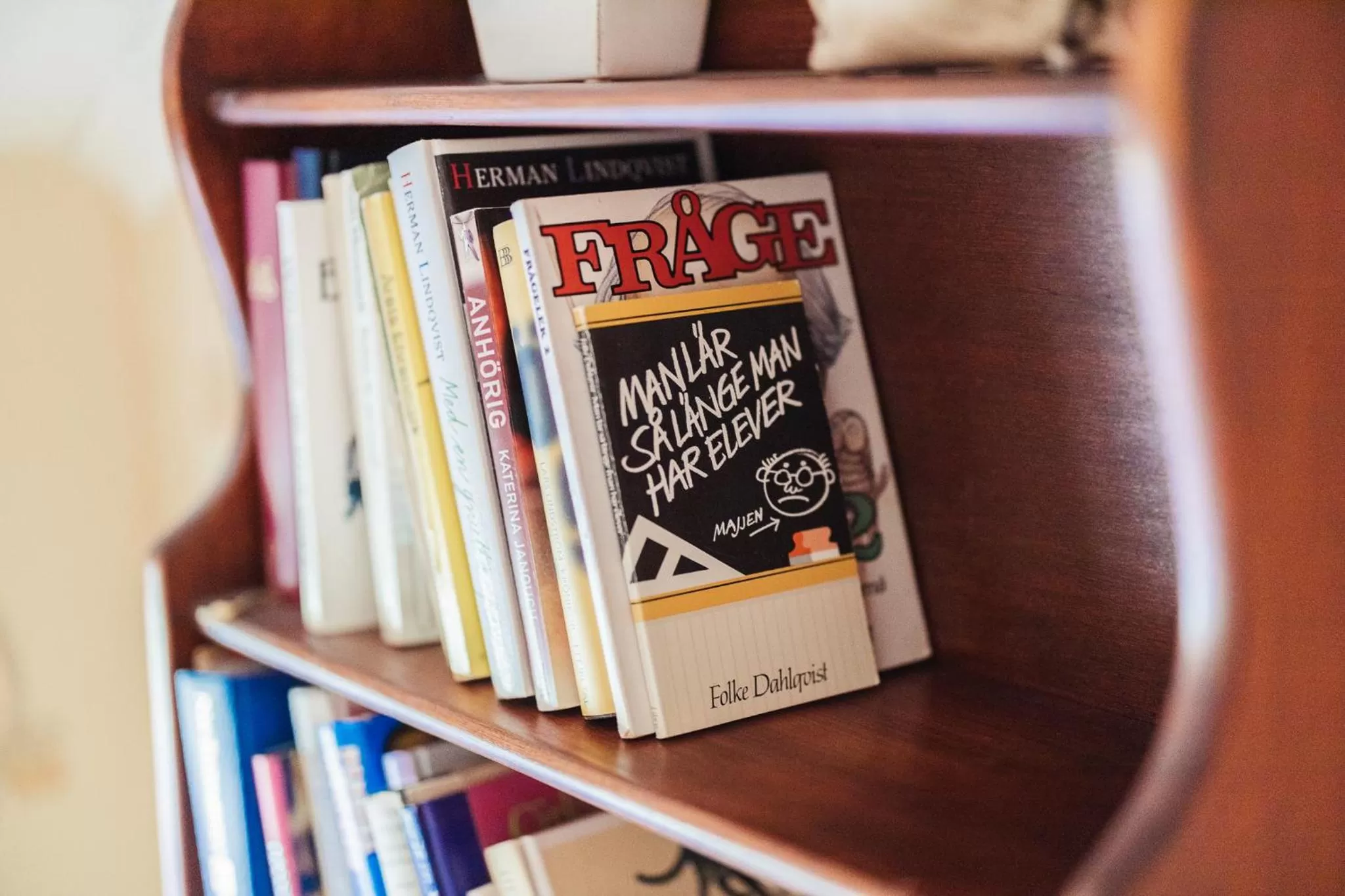 Property building, Library in Bäcks Bed & Breakfast