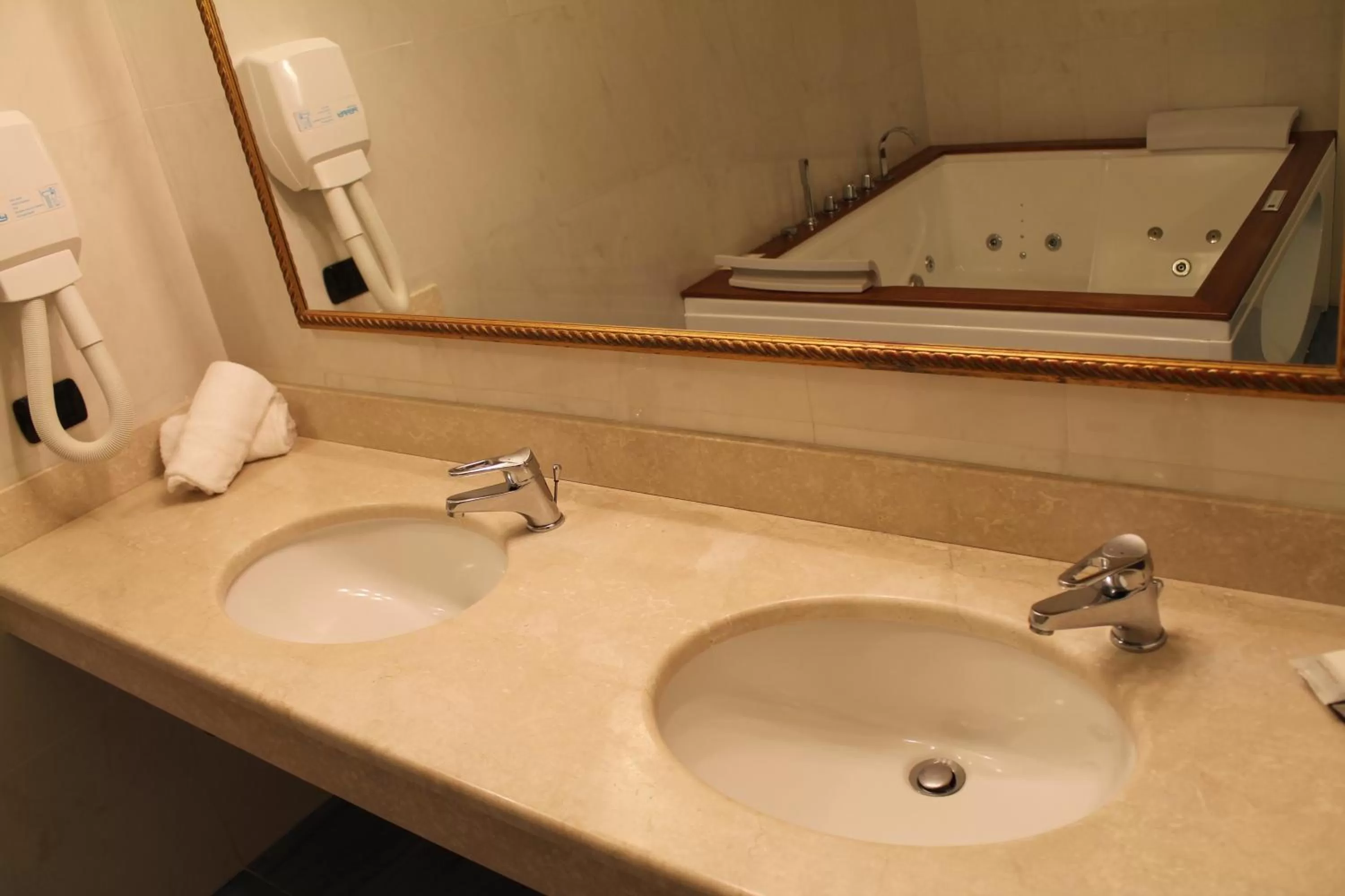 Bathroom in Hotel Don Carlo