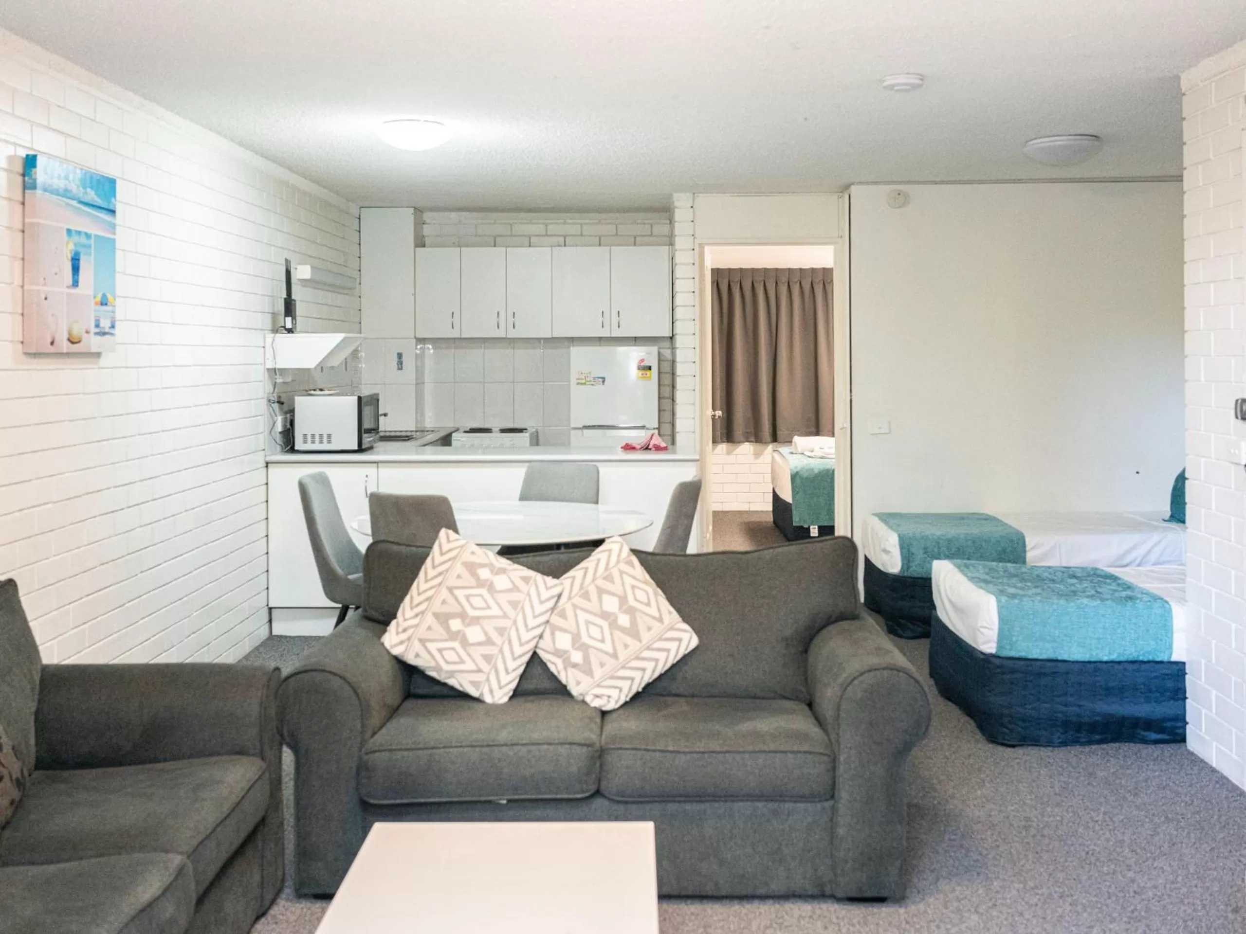 Bed in Trickett Gardens Holiday Inn