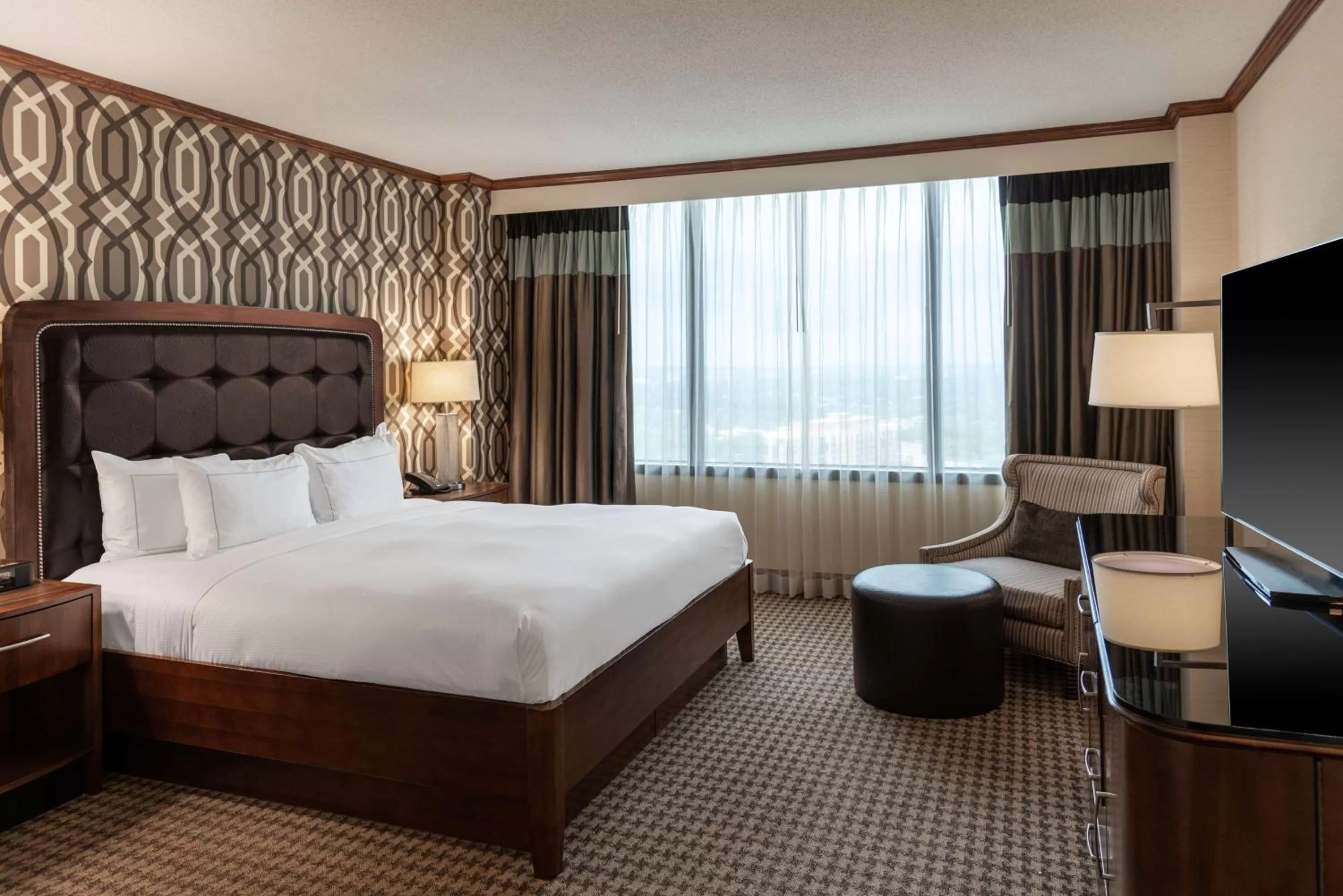 Bed in Hilton Alexandria Mark Center