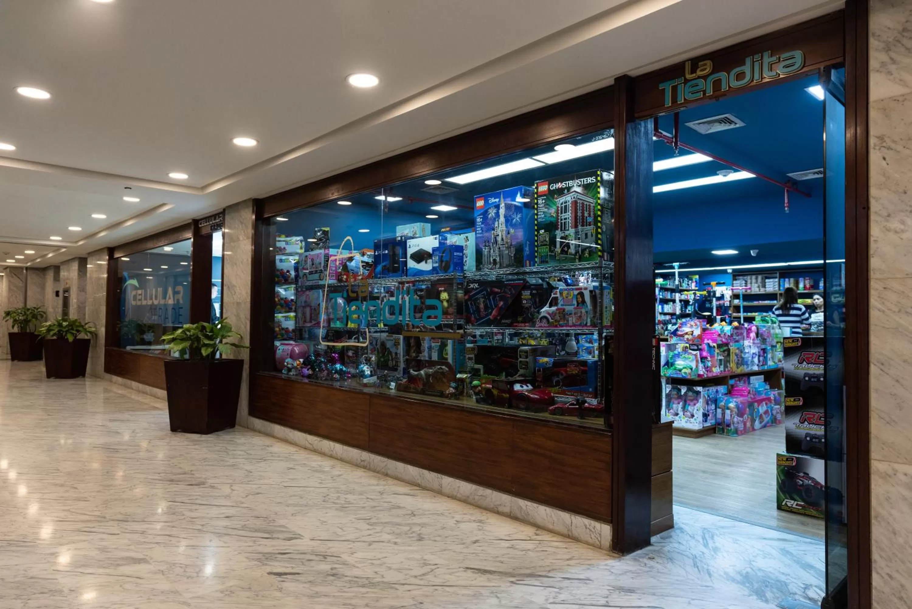 Shopping Area in Eurobuilding Hotel & Suites Caracas