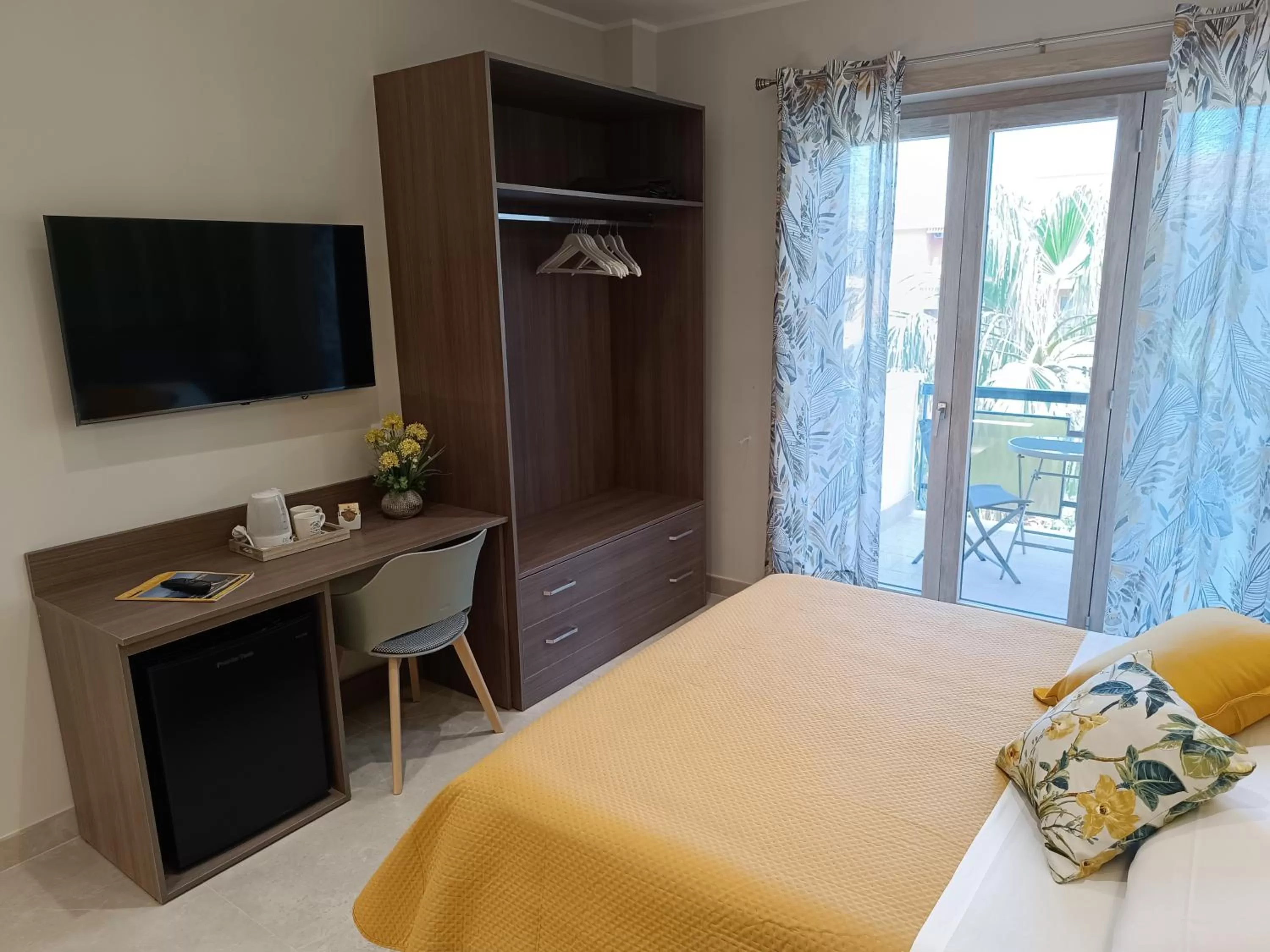 TV and multimedia, TV/Entertainment Center in Maison Tullio Sorrento