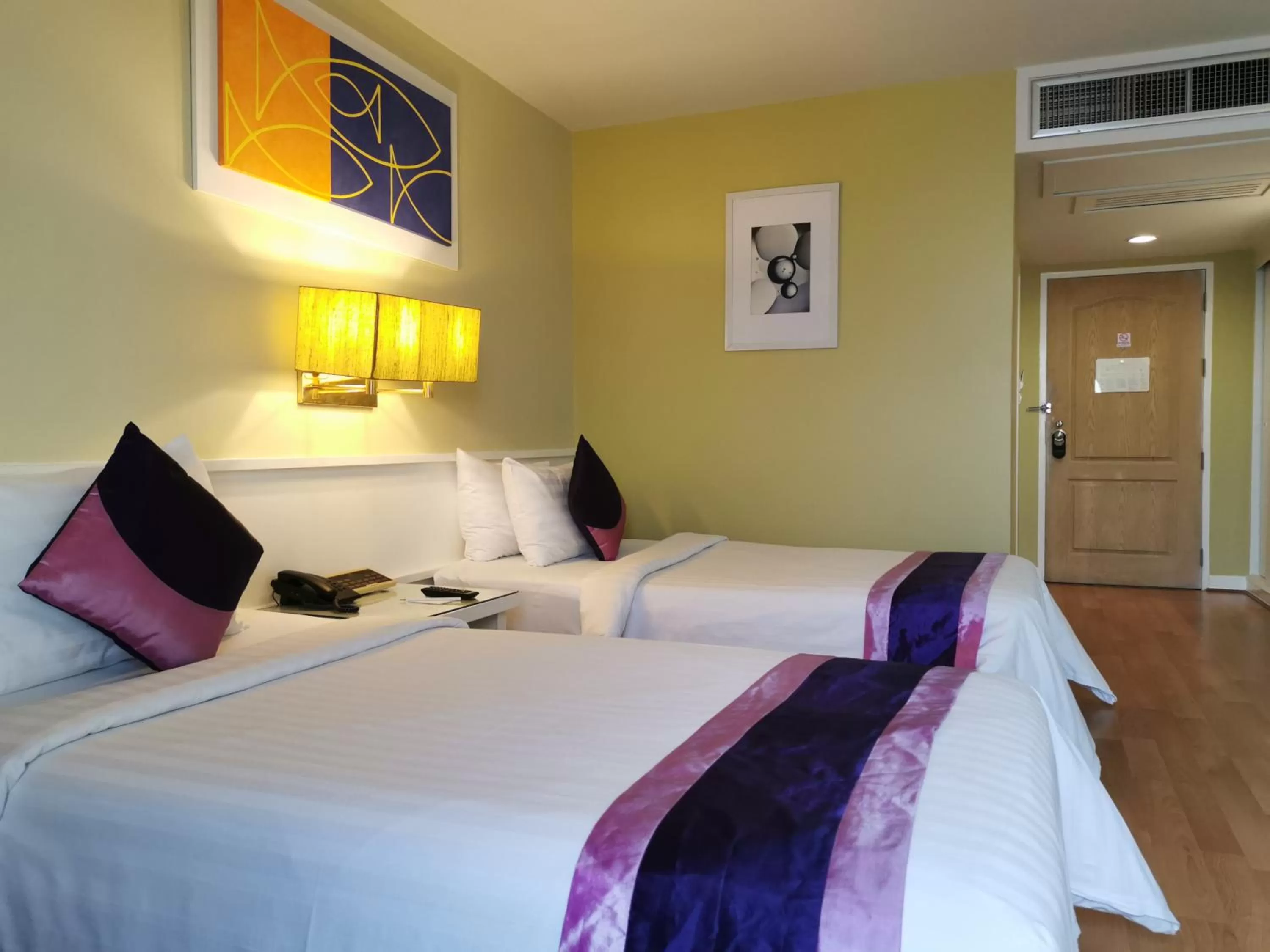 Bed in Tongtara Riverview Hotel