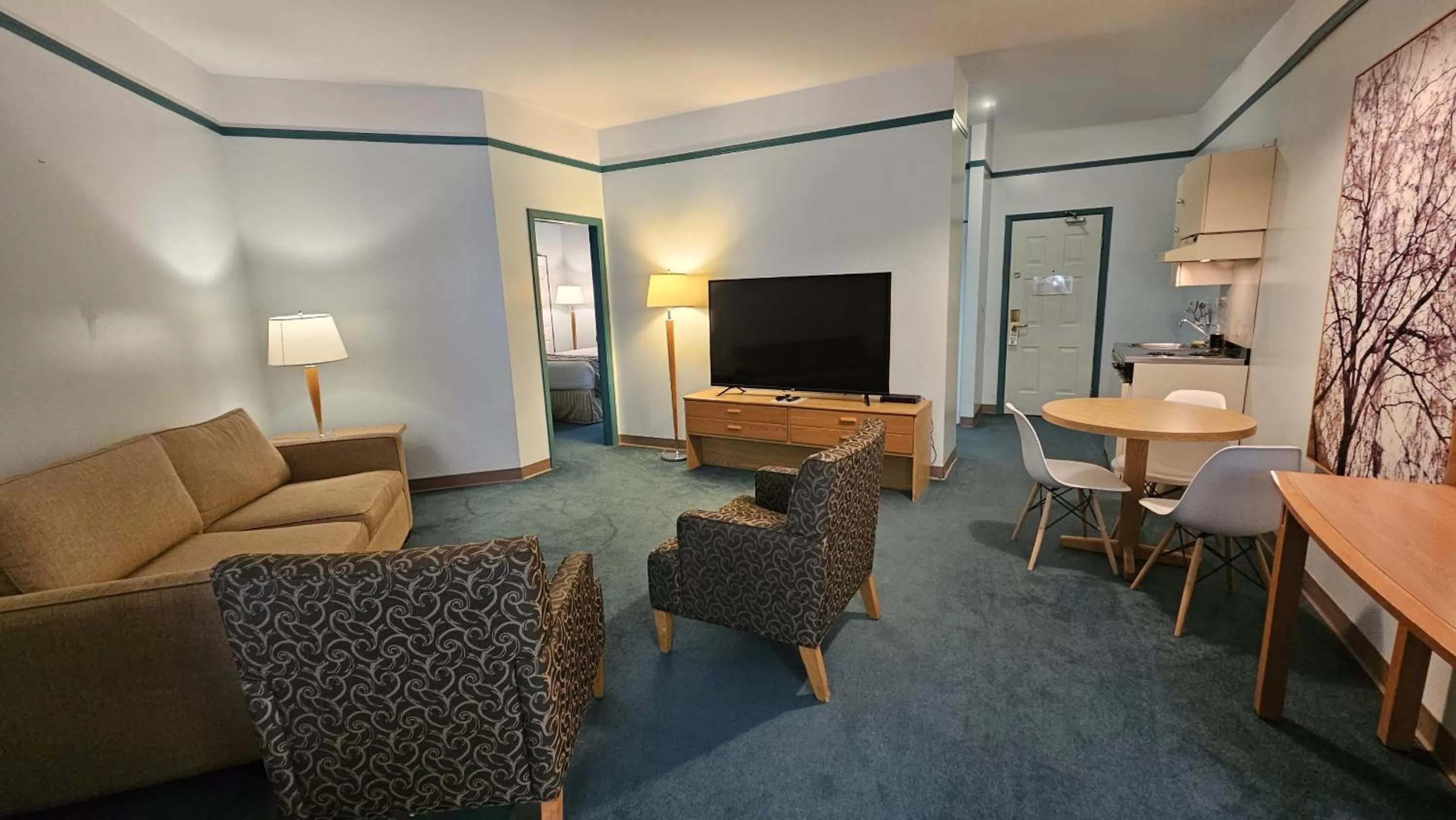 Living room in The Cedars Inn Hotel & Convention Centre