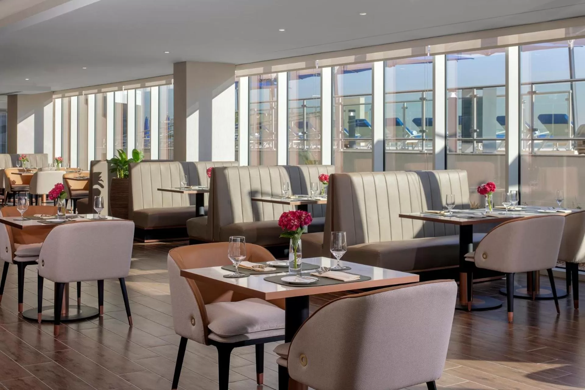 Restaurant/places to eat in Avani Plus Palm View Dubai Hotel & Suites