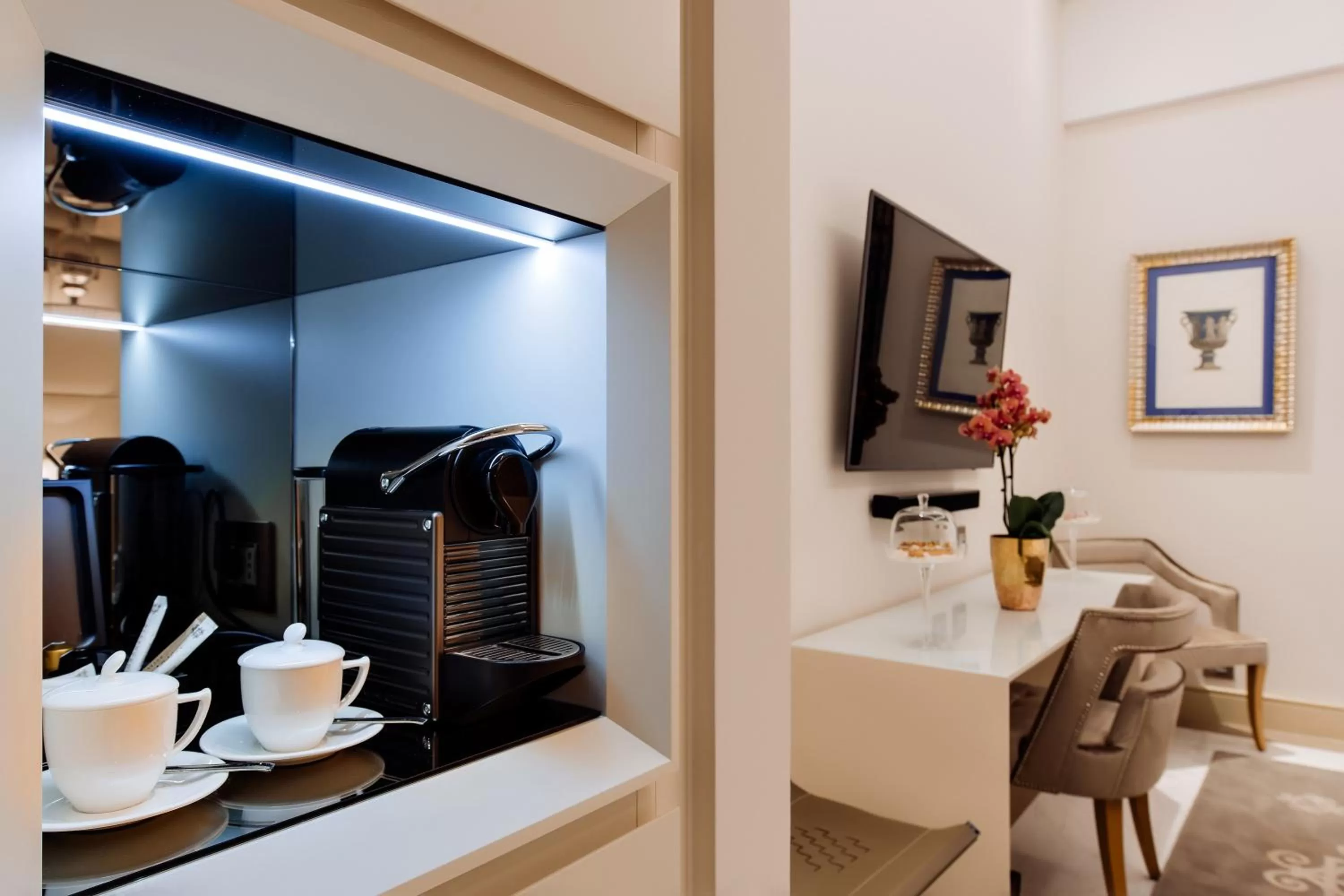 TV and multimedia in Aleph Rome Hotel, Curio Collection By Hilton