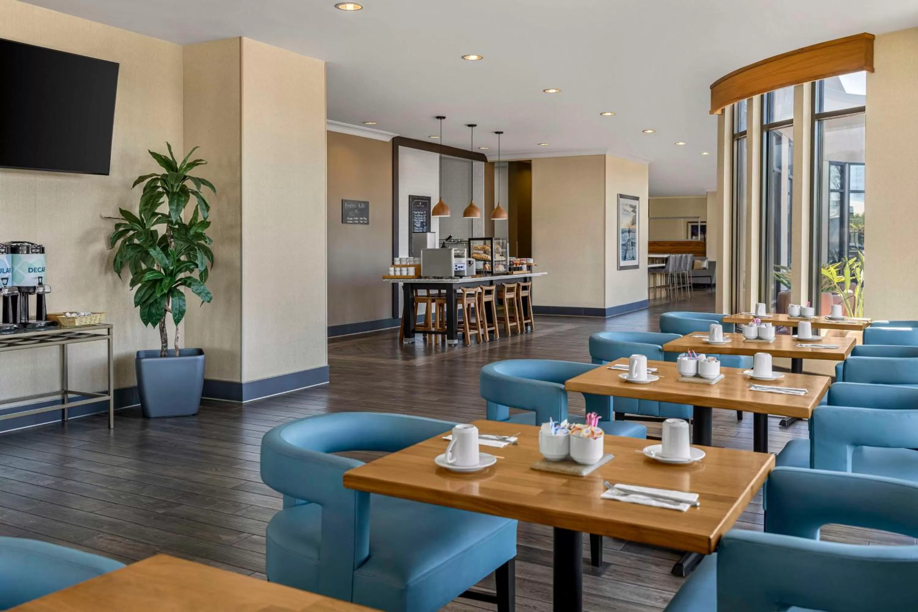 Restaurant/places to eat in Hilton Garden Inn Los Angeles/Redondo Beach