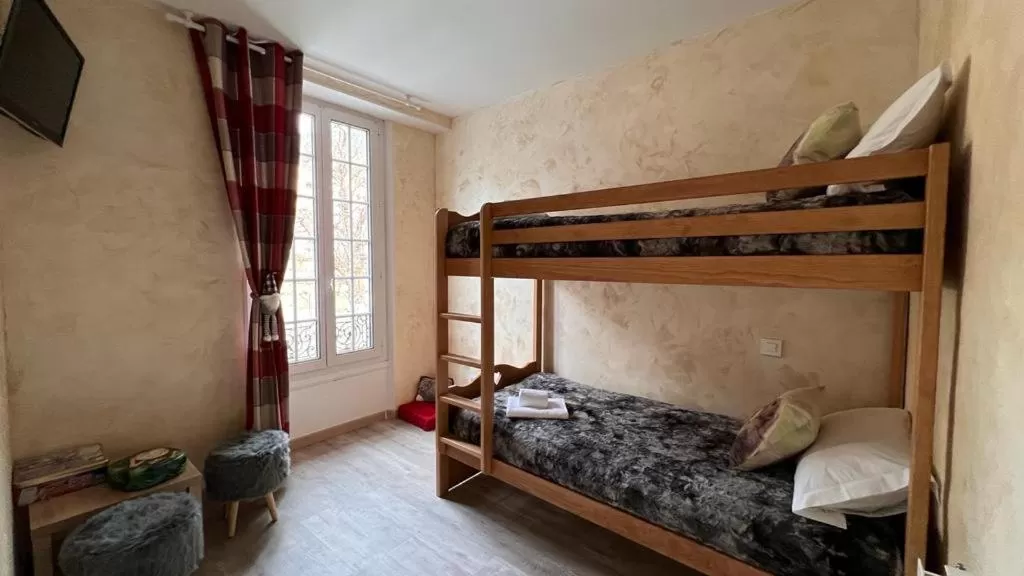 Bed in Hotel La Bonne Auberge