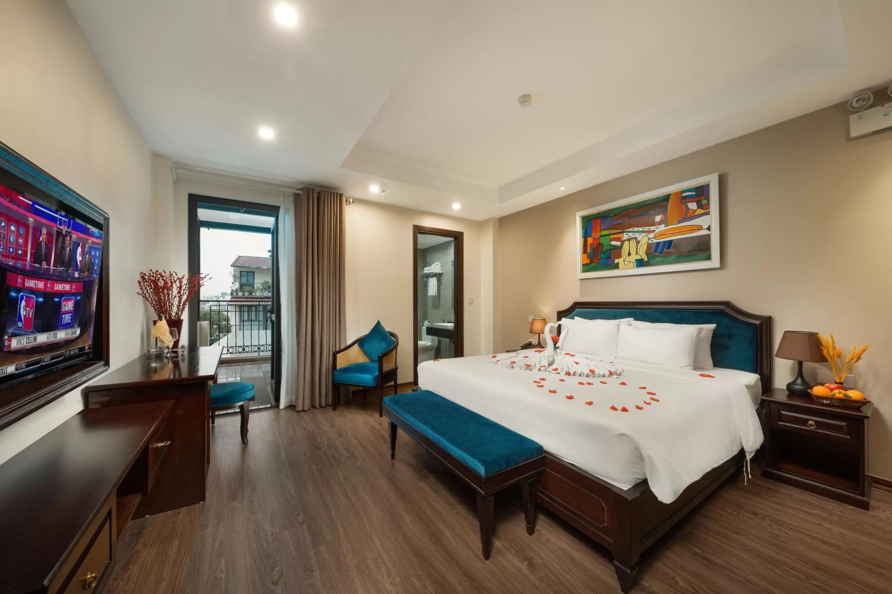 Communal lounge/ TV room, Bed in Hanoi Fiesta Grand Hotel and Spa