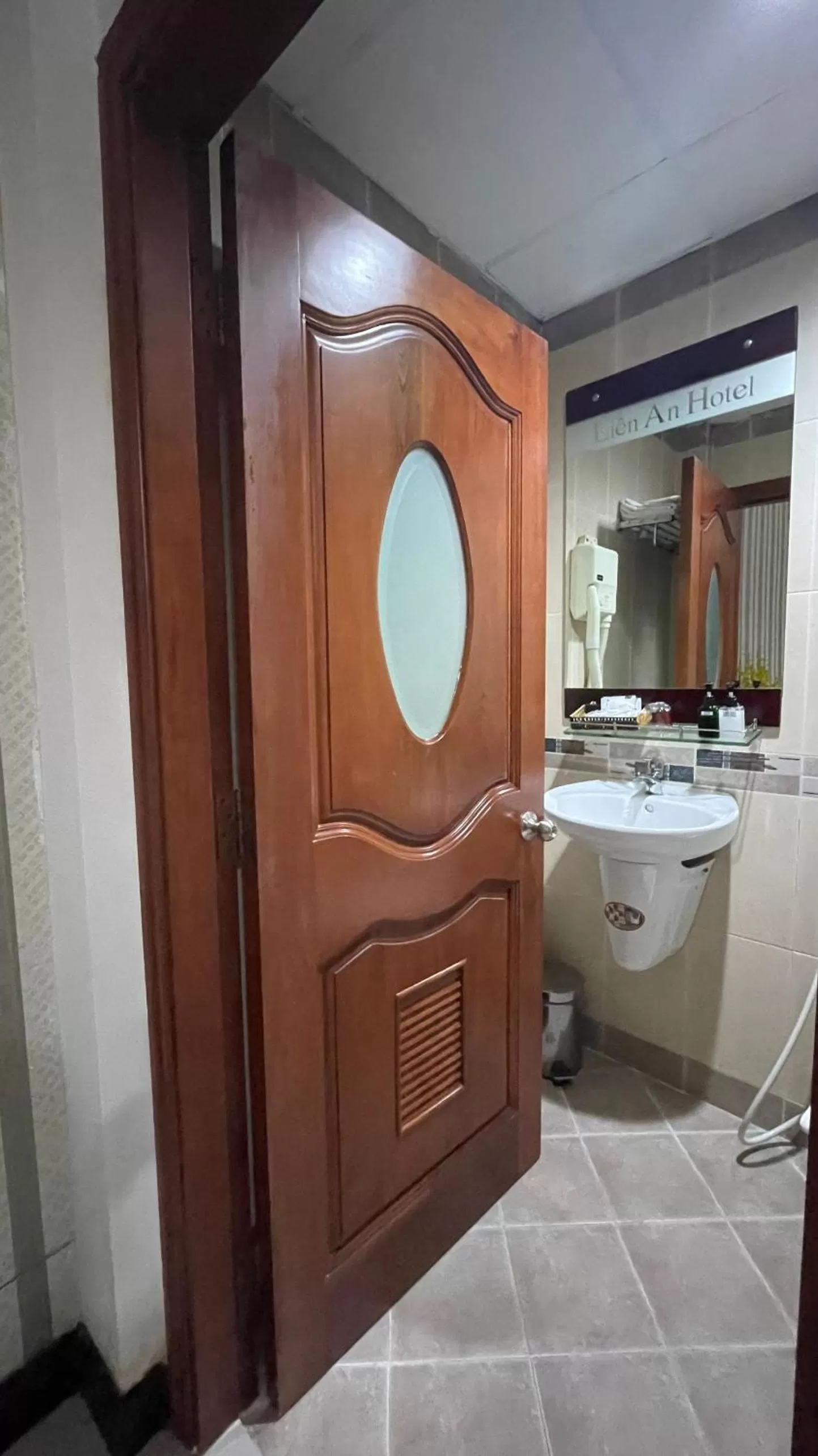 Toilet in Gold hotel, Saigon