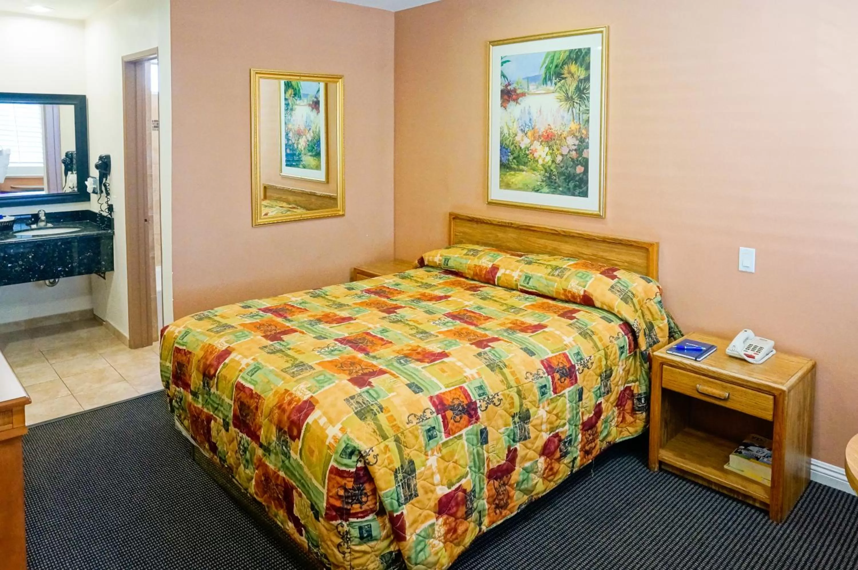 Bed in Dunes Inn - Sunset