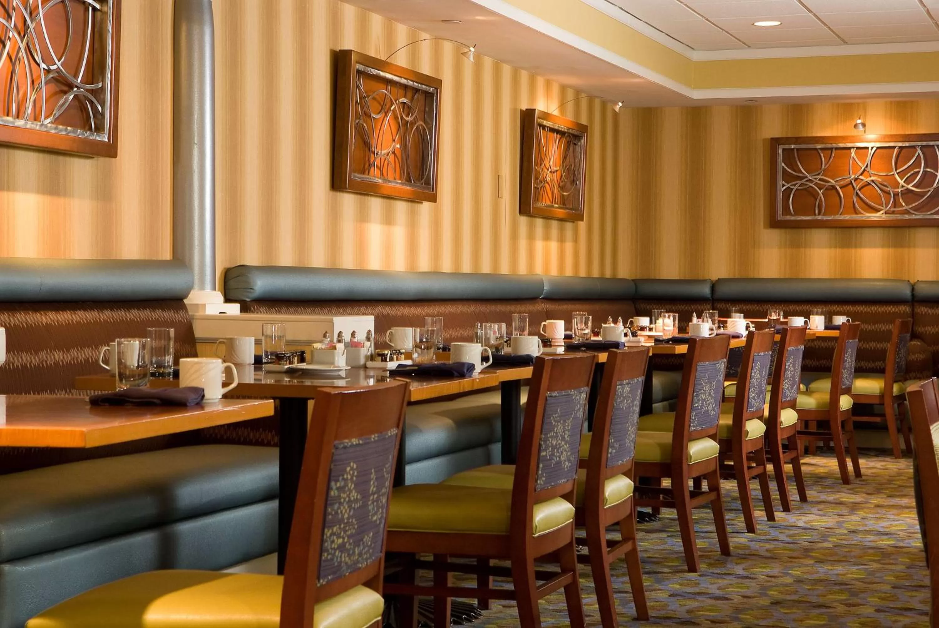 Restaurant/places to eat in Sonesta Hotel Gwinnett Place Atlanta